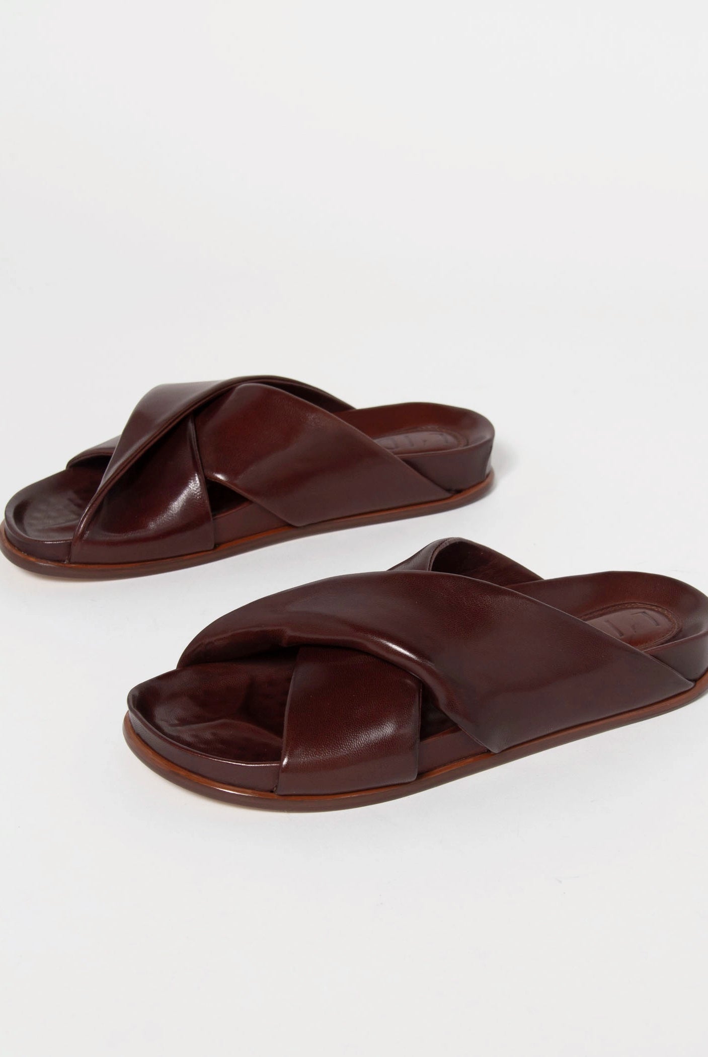 swatch_Cognac Leather l'idea twist leather sandal