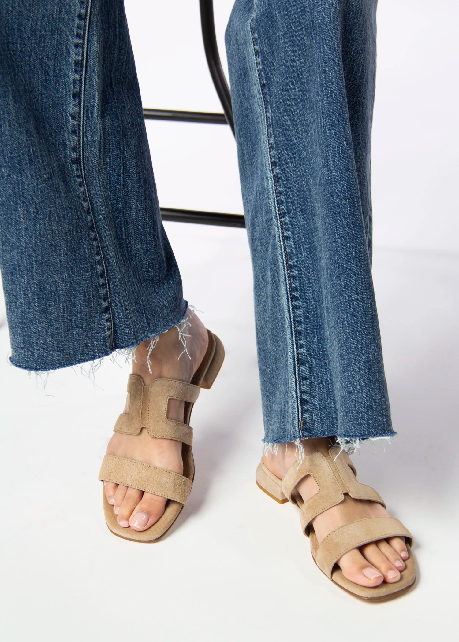 swatch_Sand Suede l'idea flat leather sandal