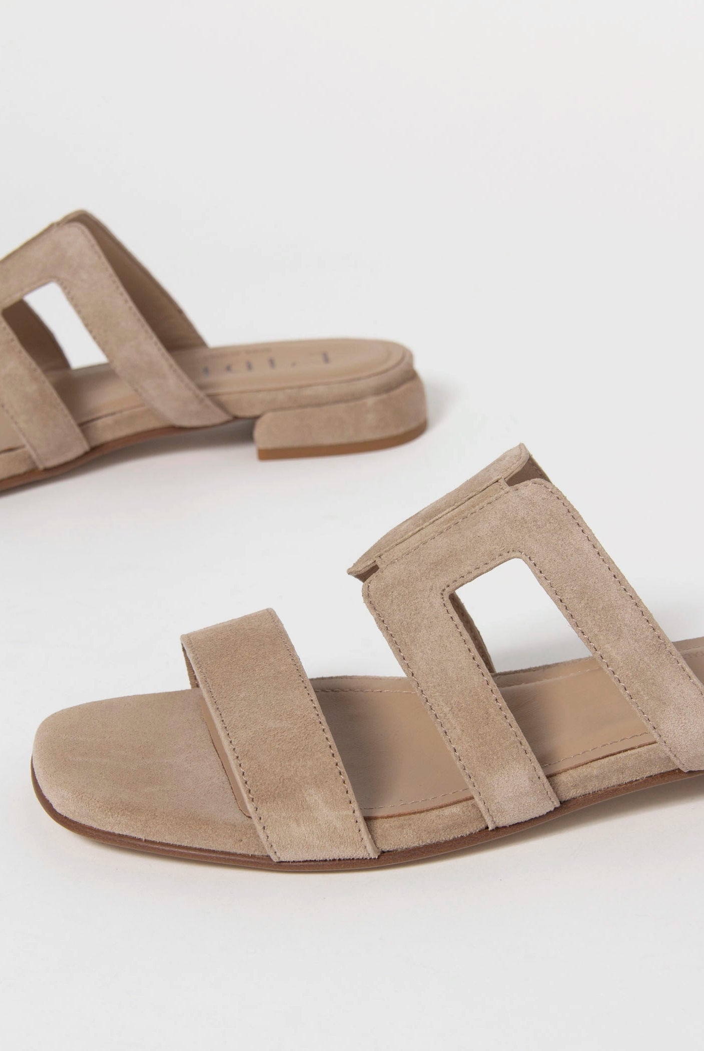 swatch_Sand Suede l'idea flat leather sandal