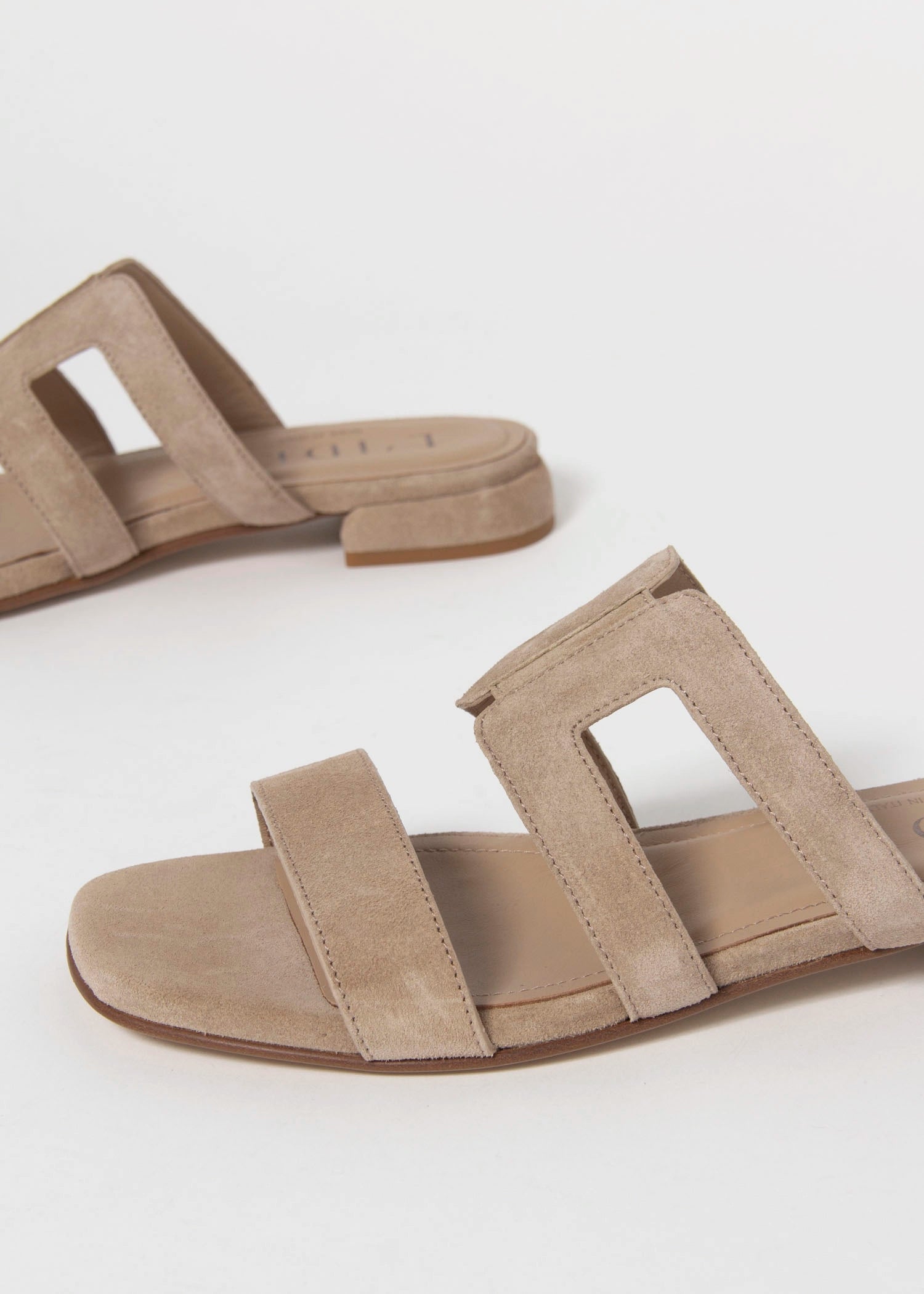 swatch_Sand Suede l'idea flat leather sandal