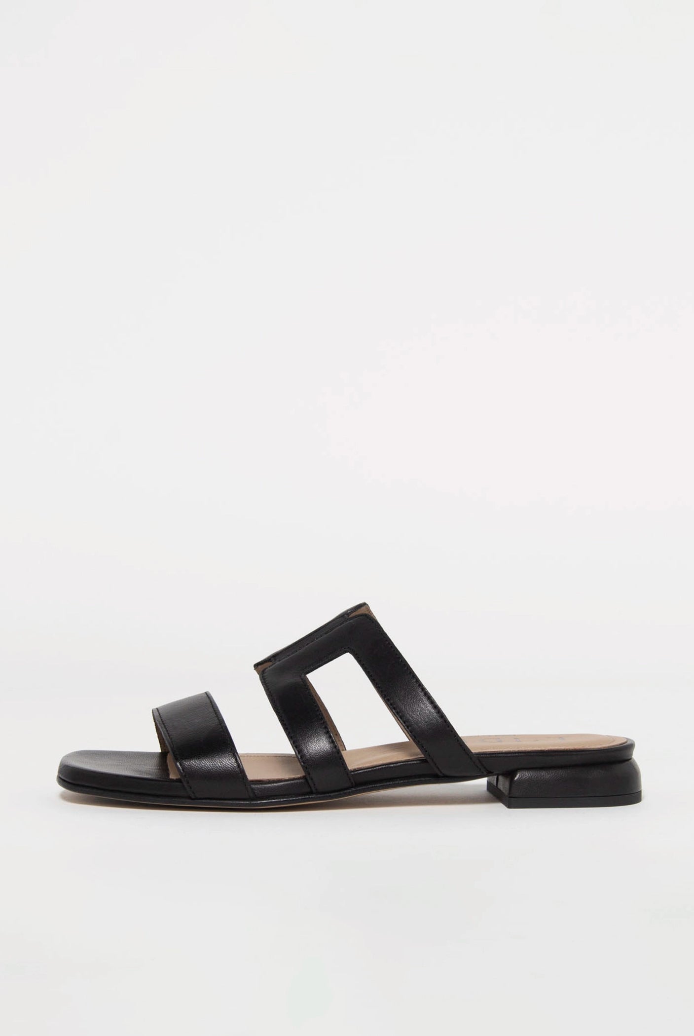 swatch_Black Leather l'idea flat leather sandal