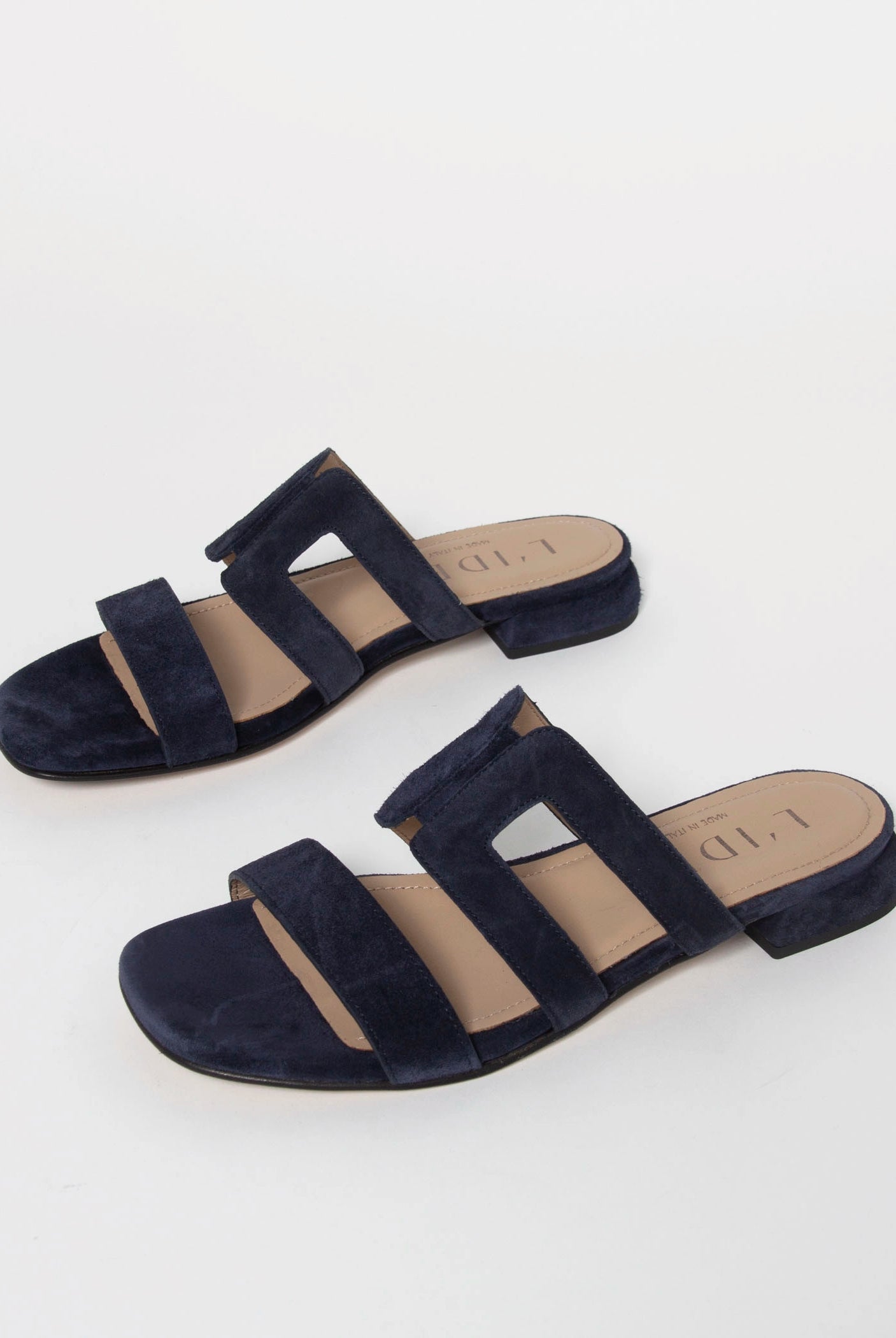 swatch_Navy Suede l'idea flat leather sandal