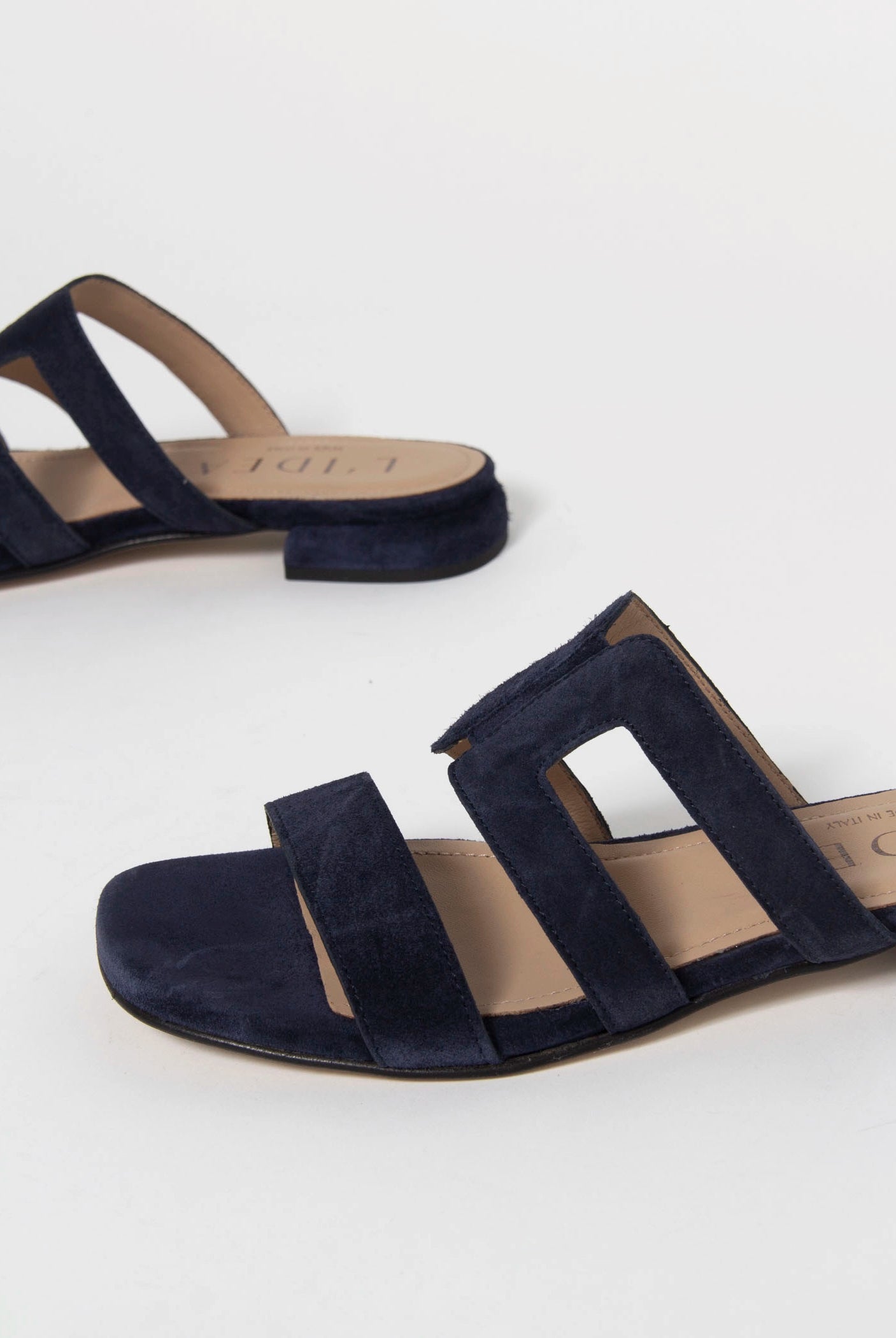 swatch_Navy Suede l'idea flat leather sandal