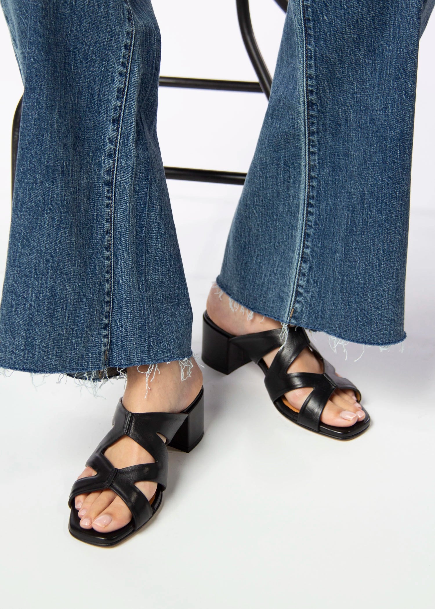 swatch_Black Leather block heel sandal