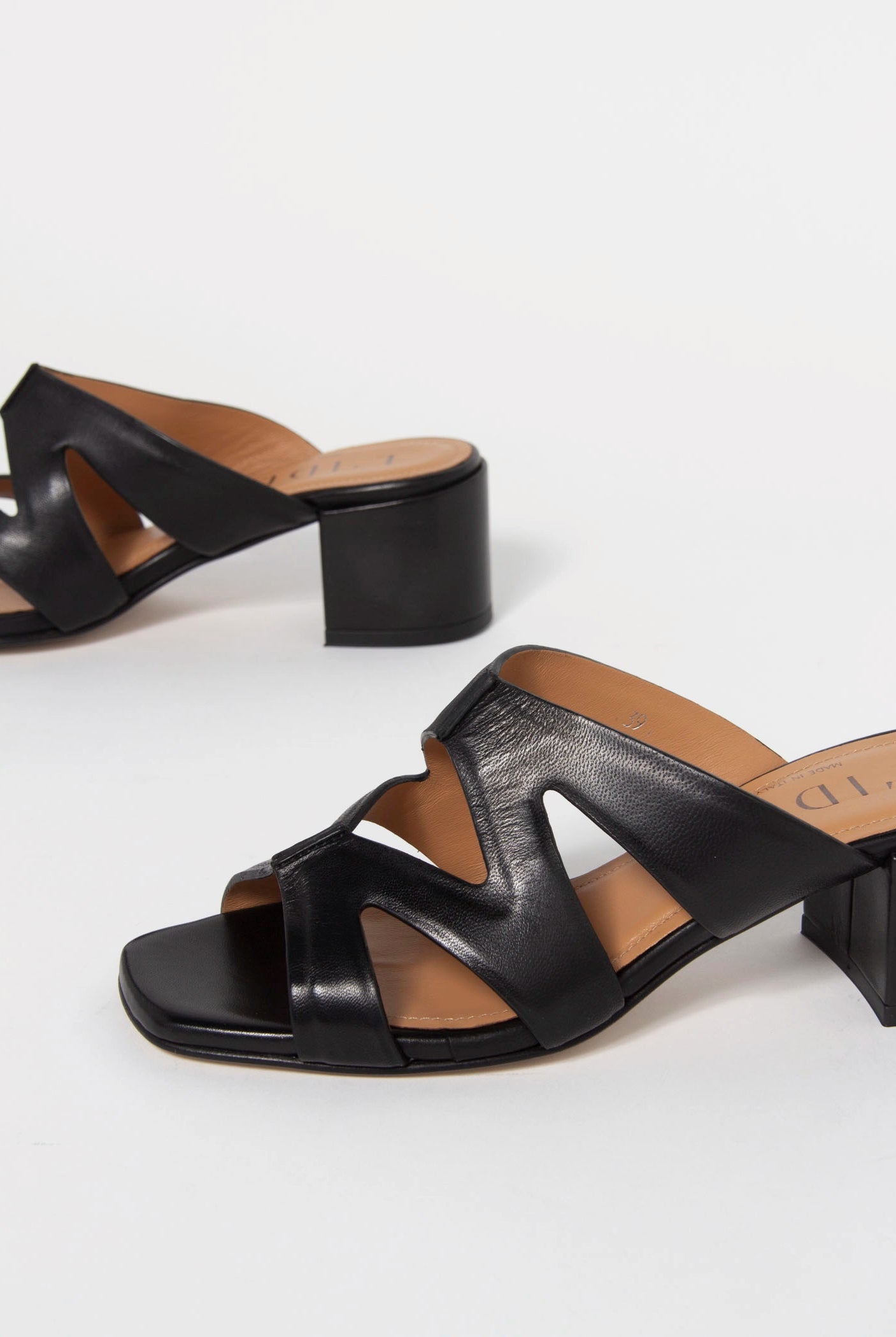 swatch_Black Leather block heel sandal