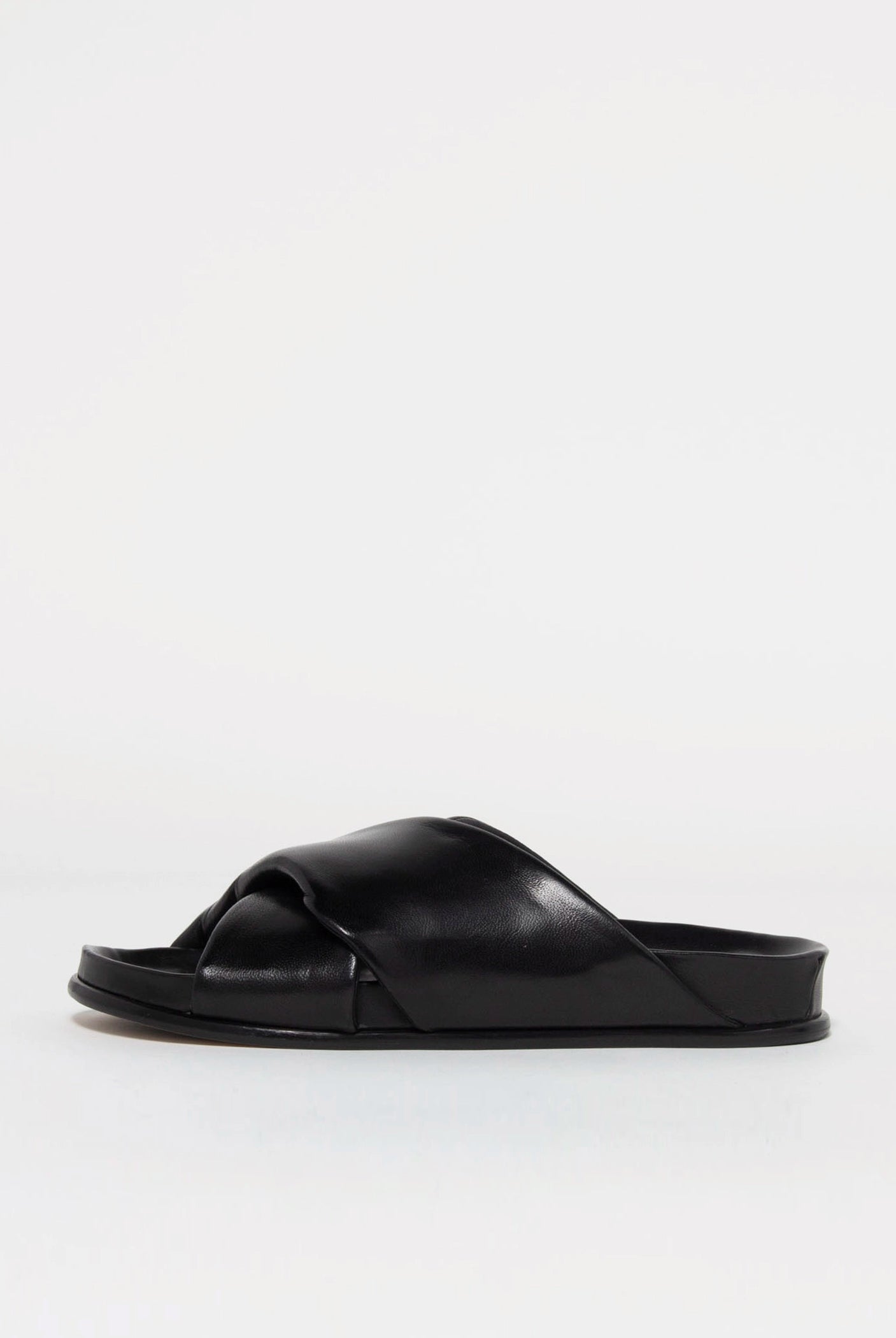 swatch_Black Leather l'idea twist leather sandal
