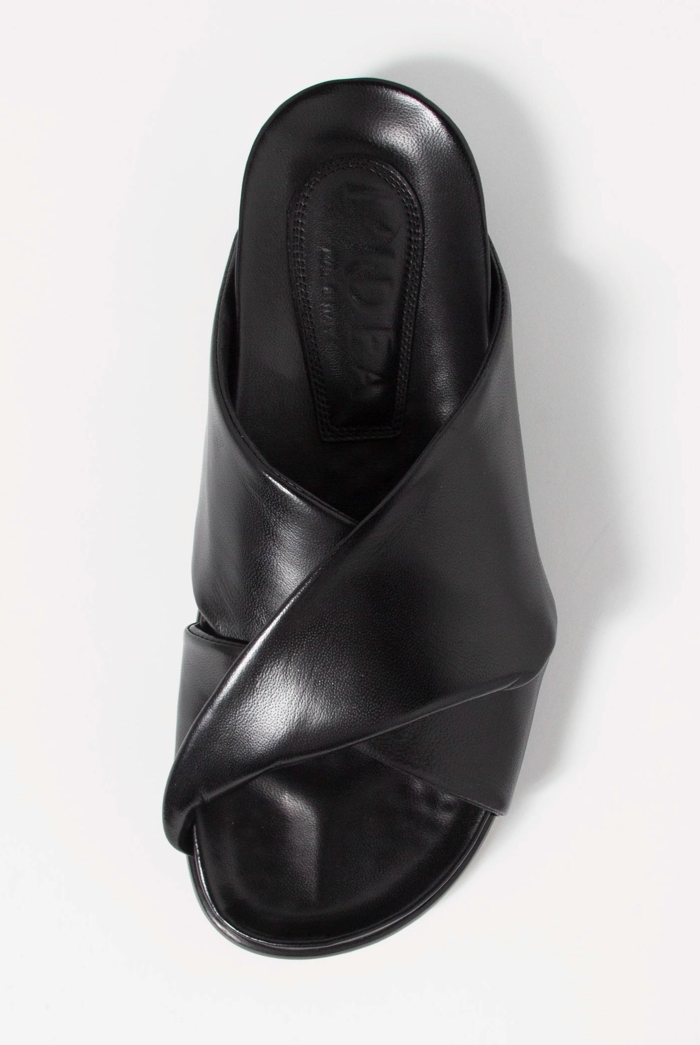 swatch_Black Leather l'idea twist leather sandal