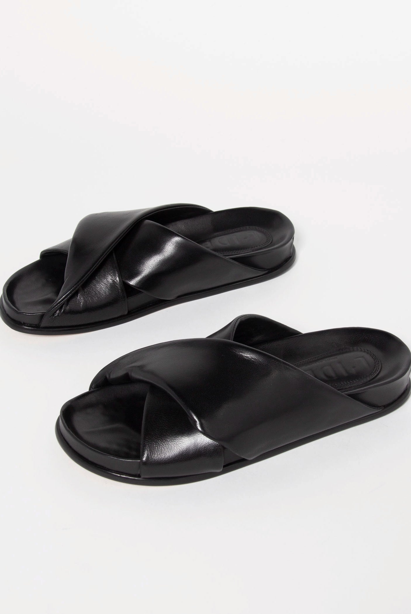 swatch_Black Leather l'idea twist leather sandal