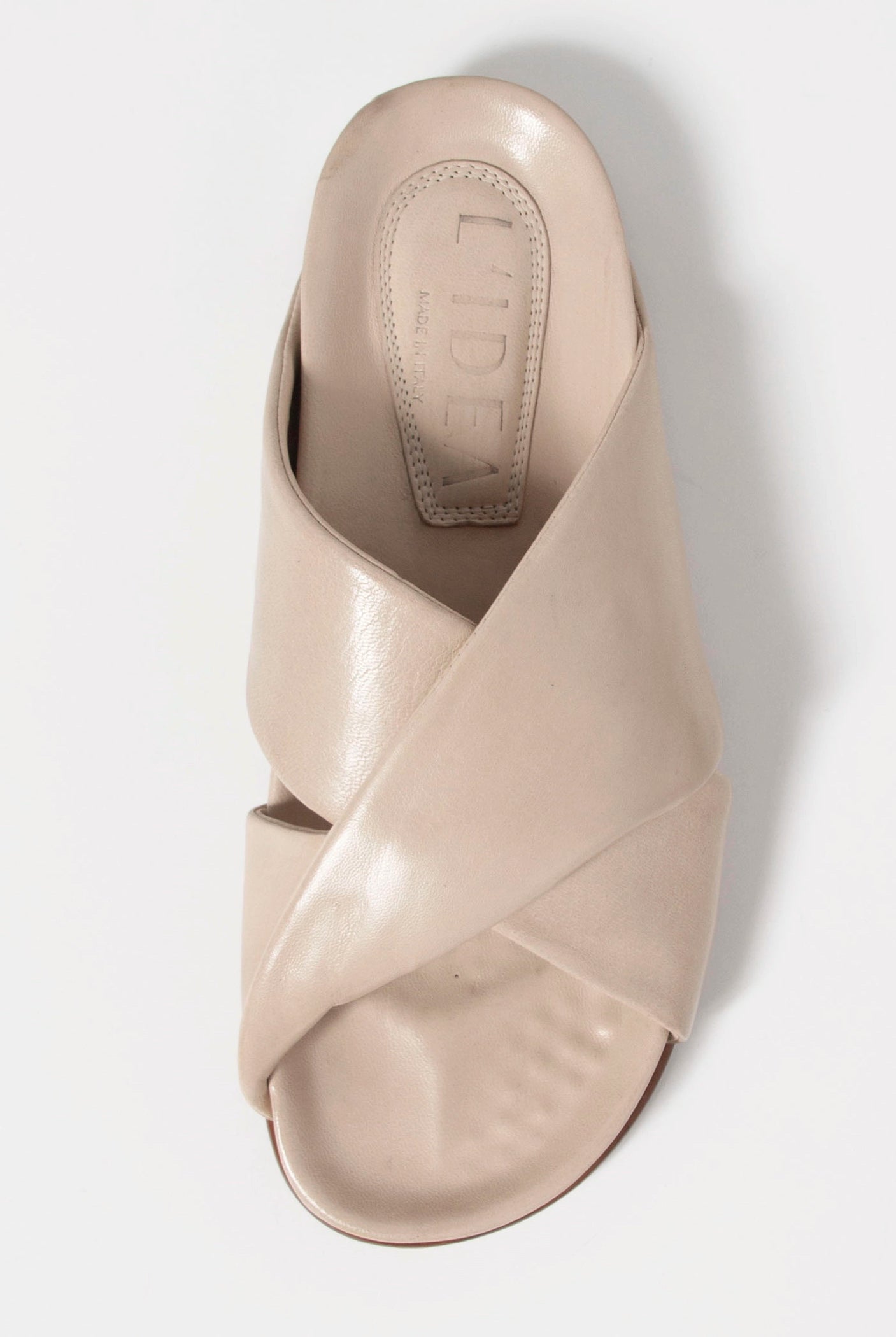 swatch_Beige Leather l'idea twist leather sandal