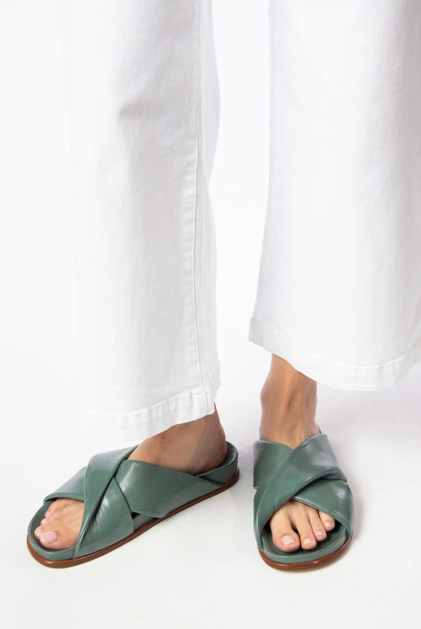 swatch_Aqua Marine Leather l'idea twist leather sandal