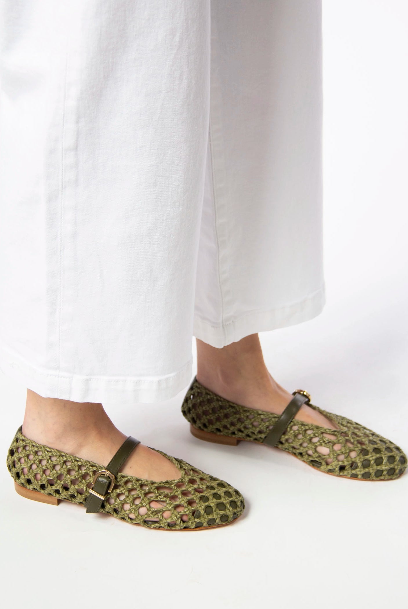 swatch_Olive Leather l'idea dolo woven mary jane