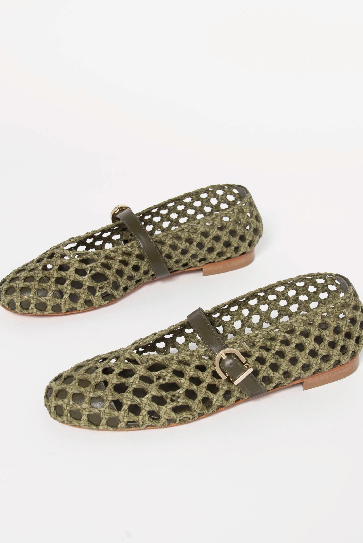 swatch_Olive Leather l'idea dolo woven mary jane