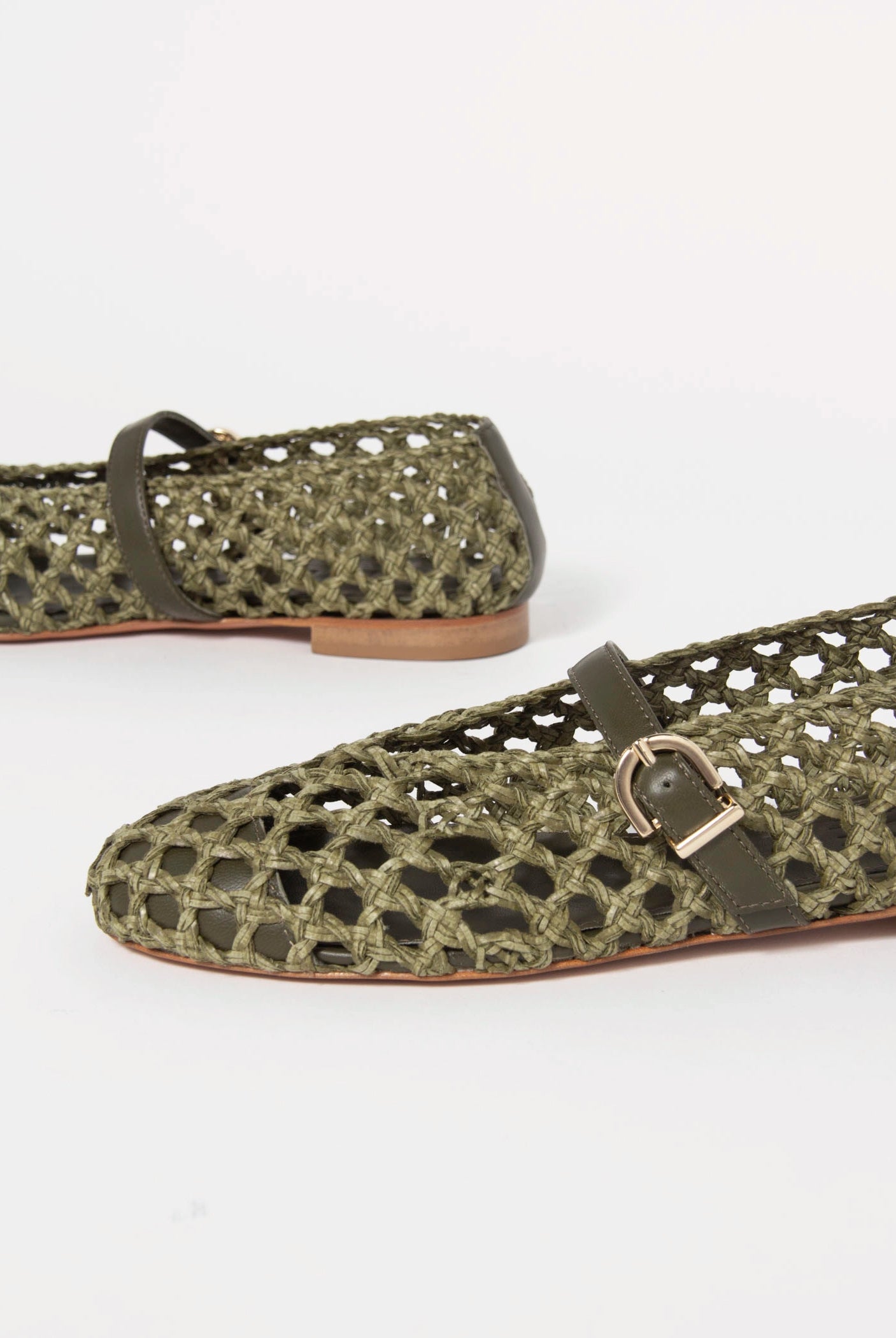 swatch_Olive Leather l'idea dolo woven mary jane