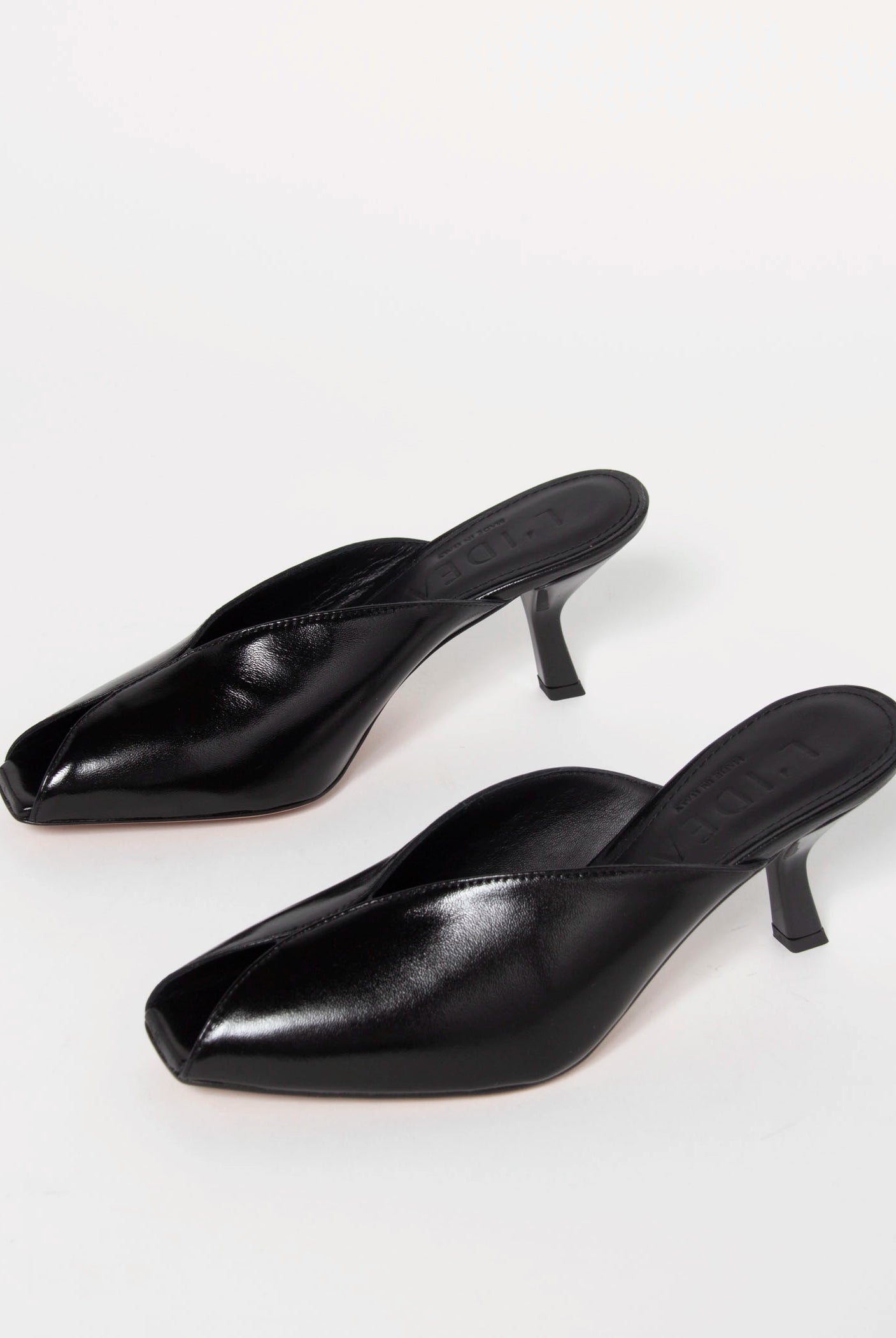 swatch_Black Leather l'idea peep toe sandal