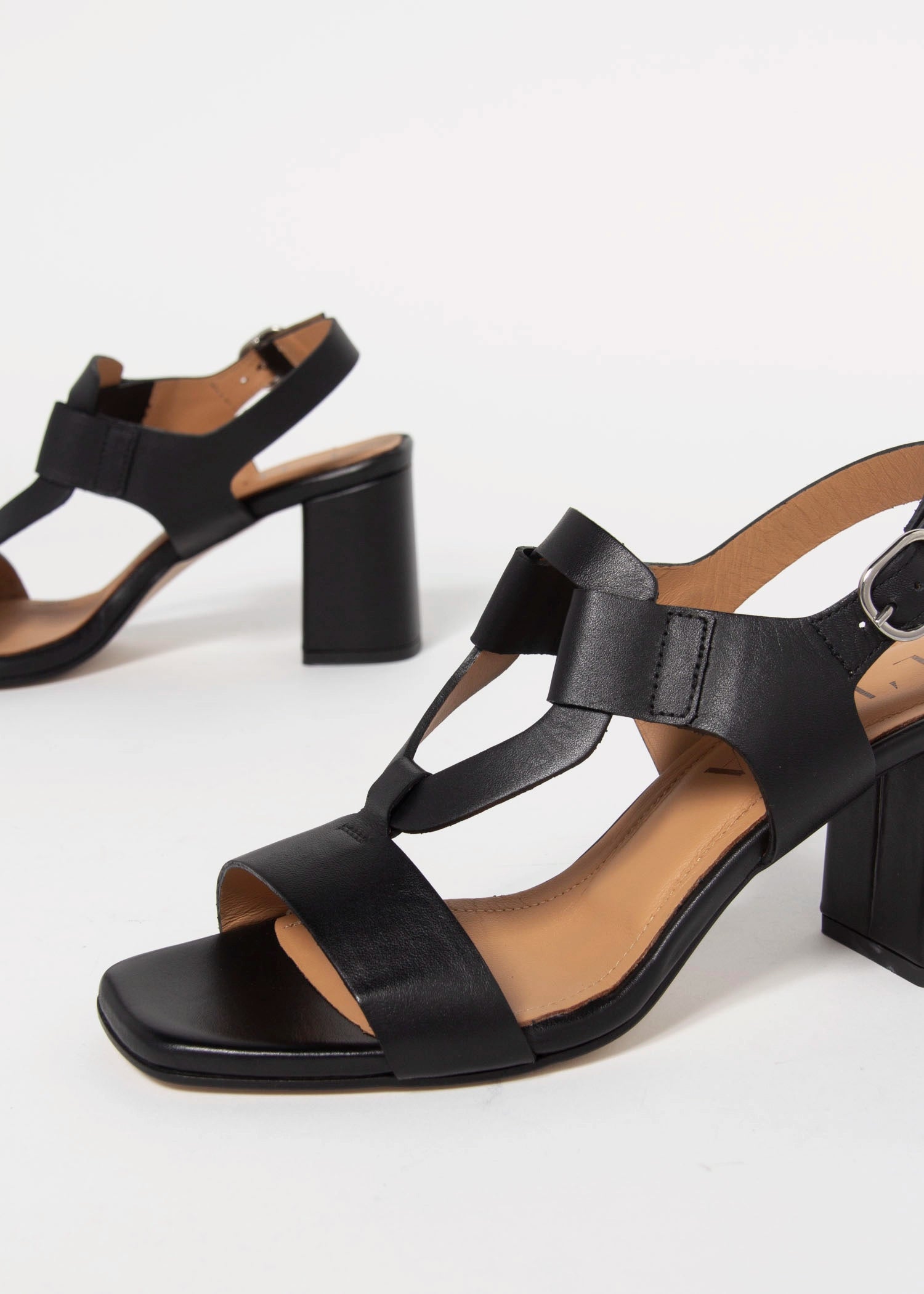 swatch_Black Leather heeled leather sandal