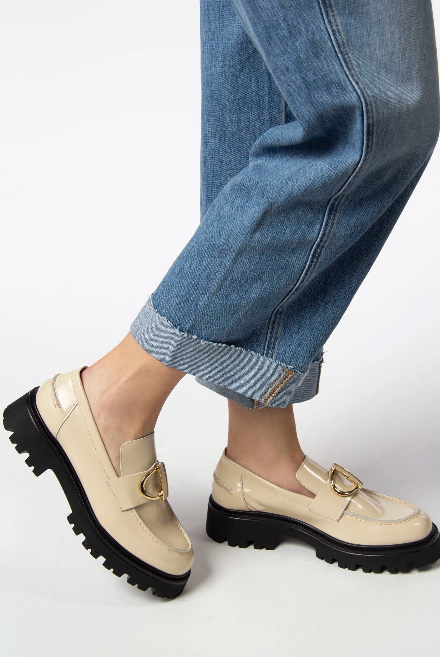 swatch_Sand Leather l'idea lug sole loafer