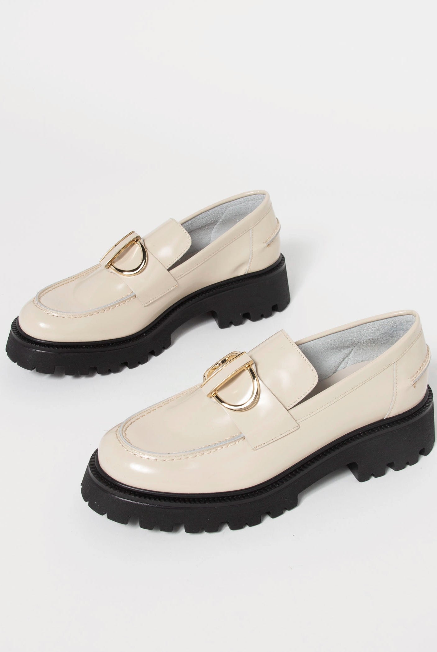 swatch_Sand Leather l'idea lug sole loafer