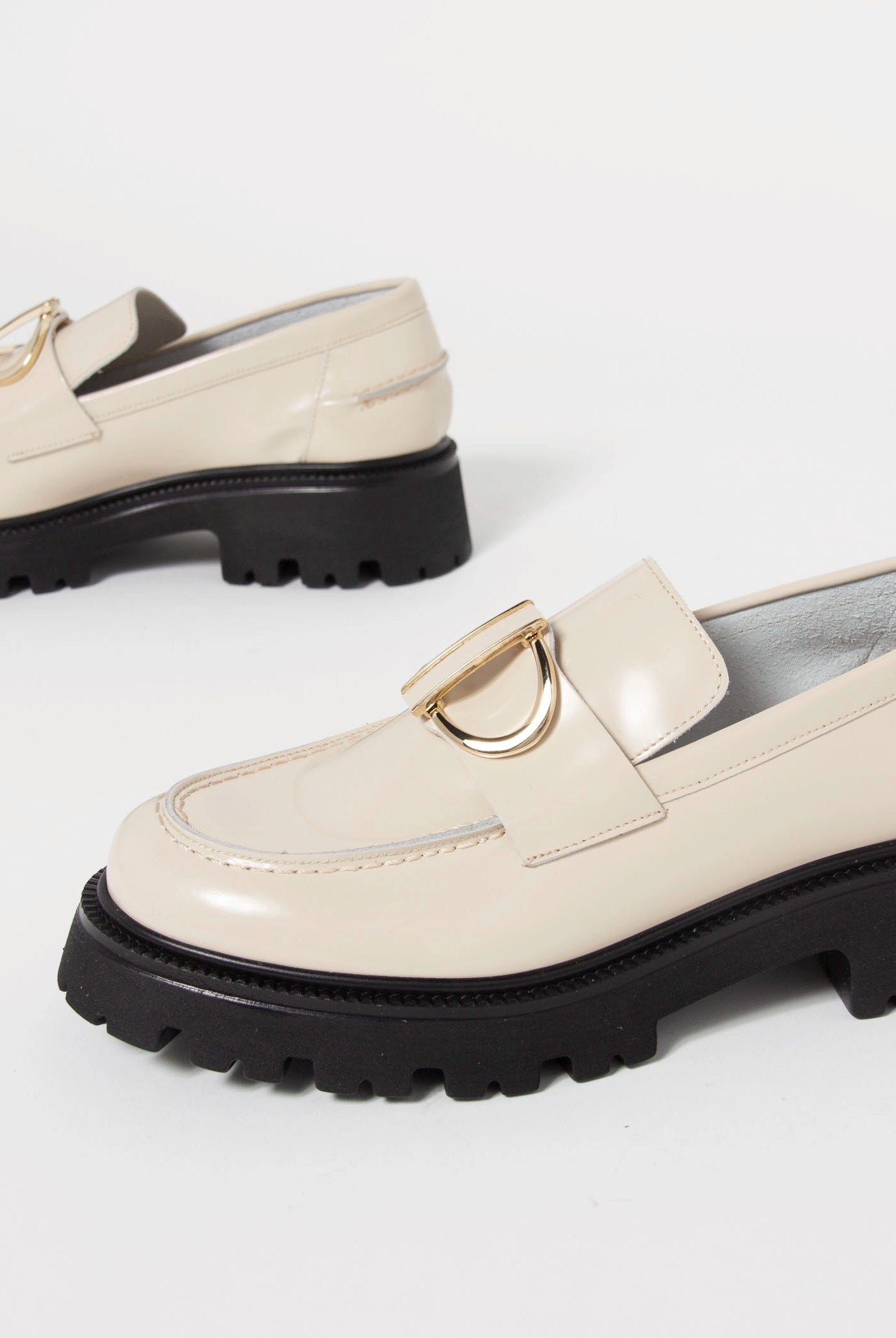 swatch_Sand Leather l'idea lug sole loafer