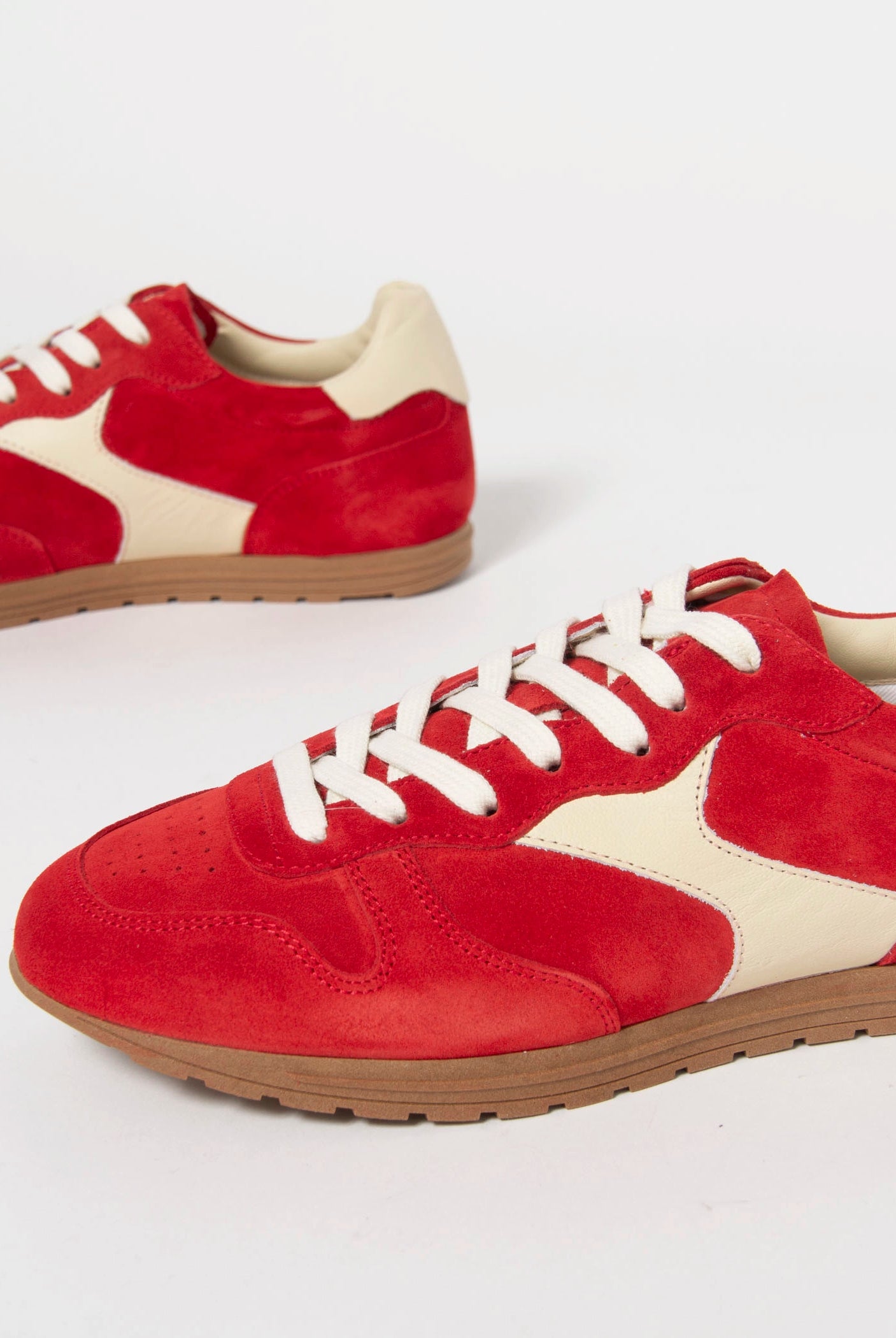 swatch_Red Suede l'idea sneakerina