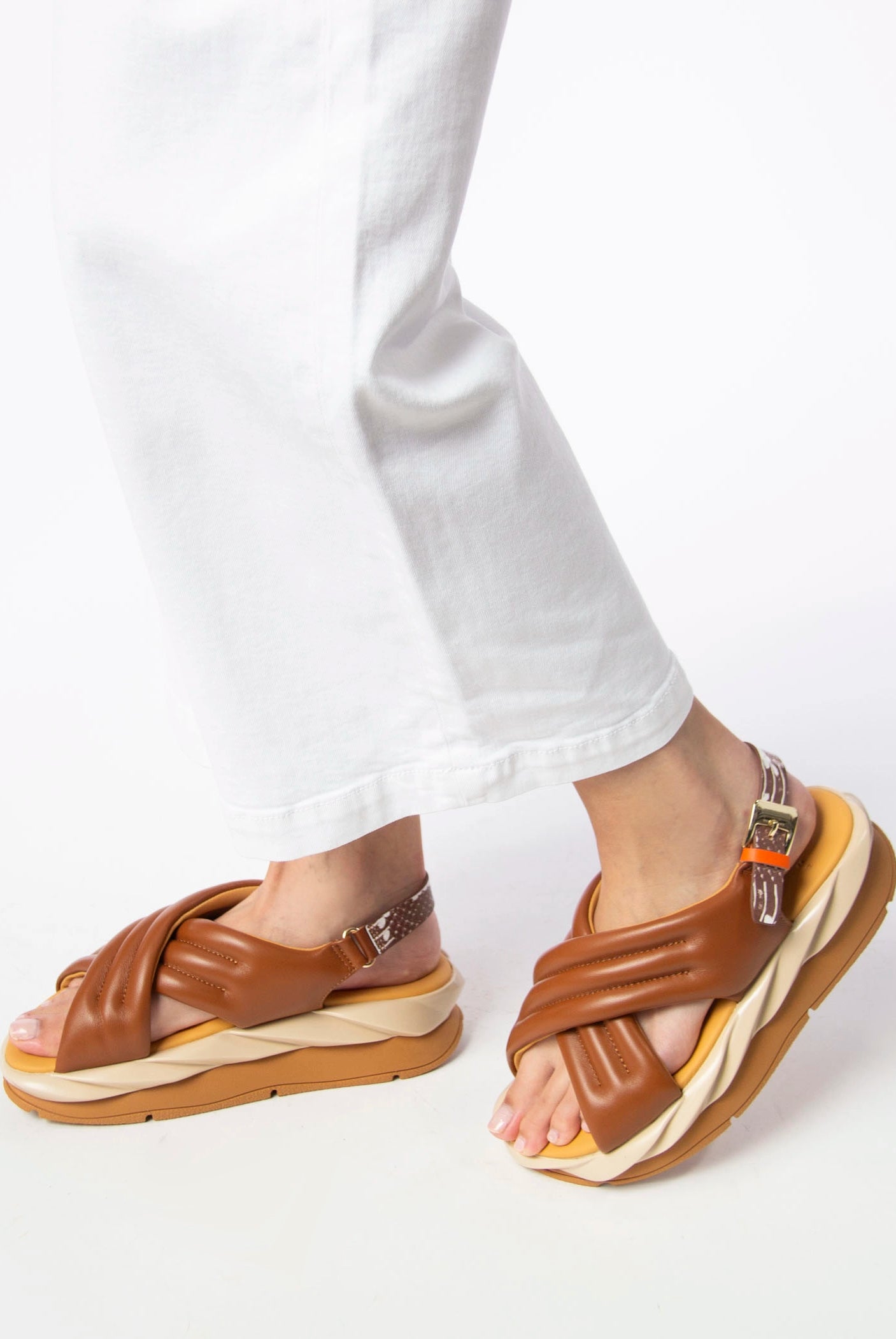 swatch_Brown Leather 4ccccees mellow mana platform sandal