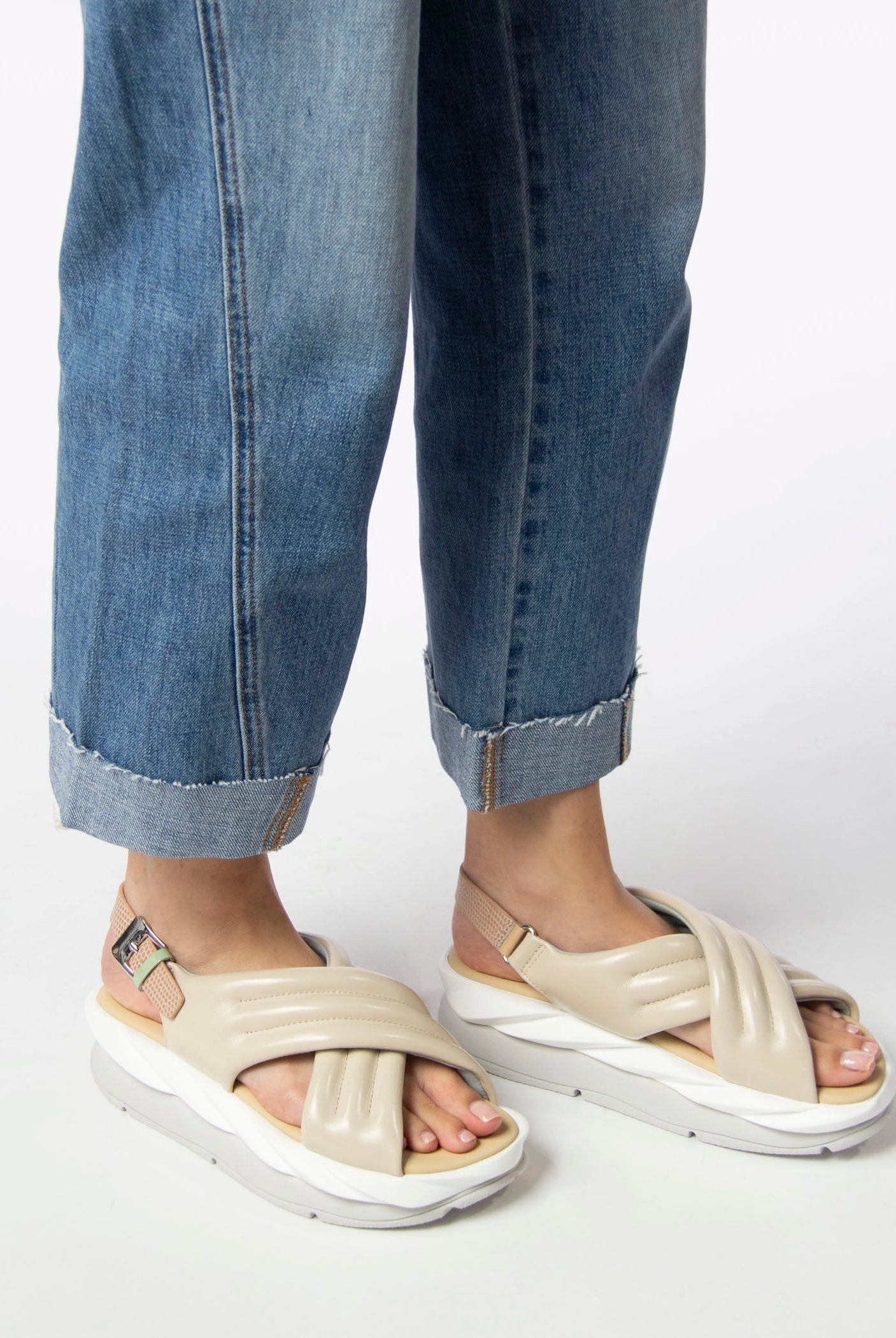 swatch_Cream Patent 4ccccees mellow mana platform sandal