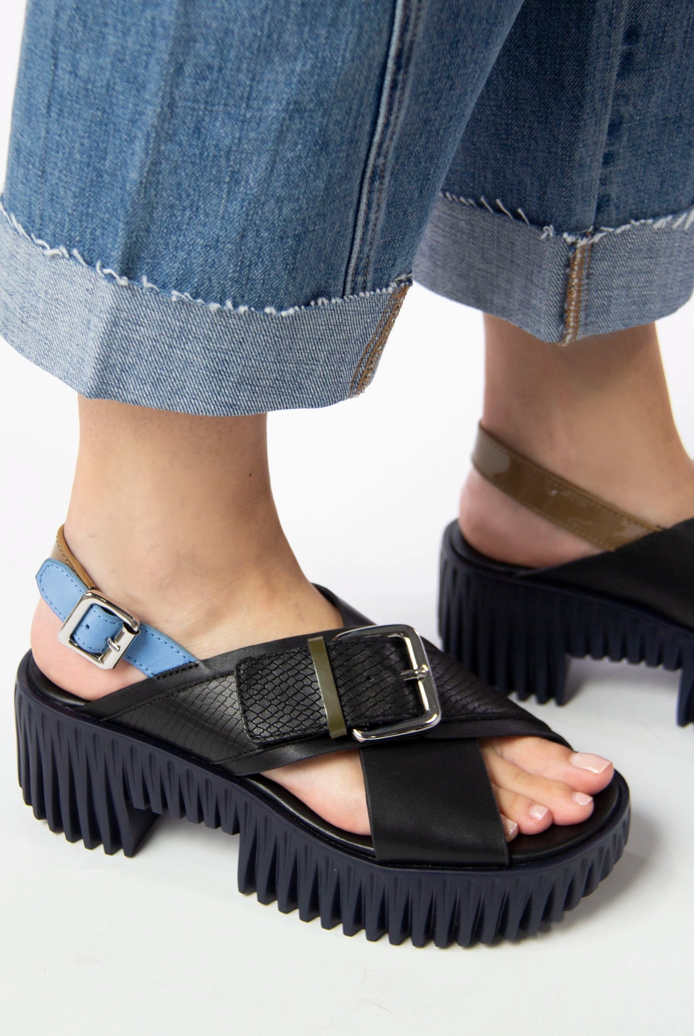 swatch_Cosmos 4ccccees plia juno platform sandal