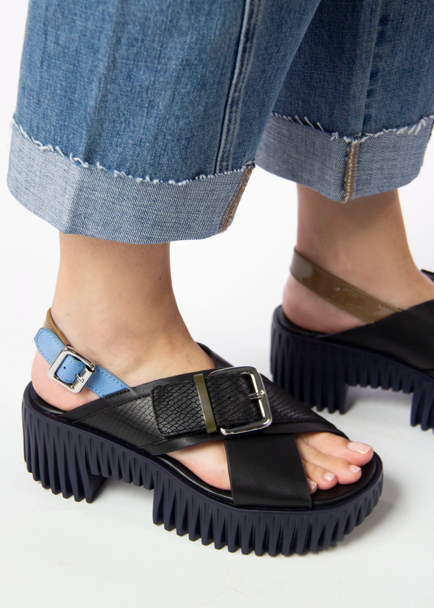 swatch_Cosmos 4ccccees plia juno platform sandal