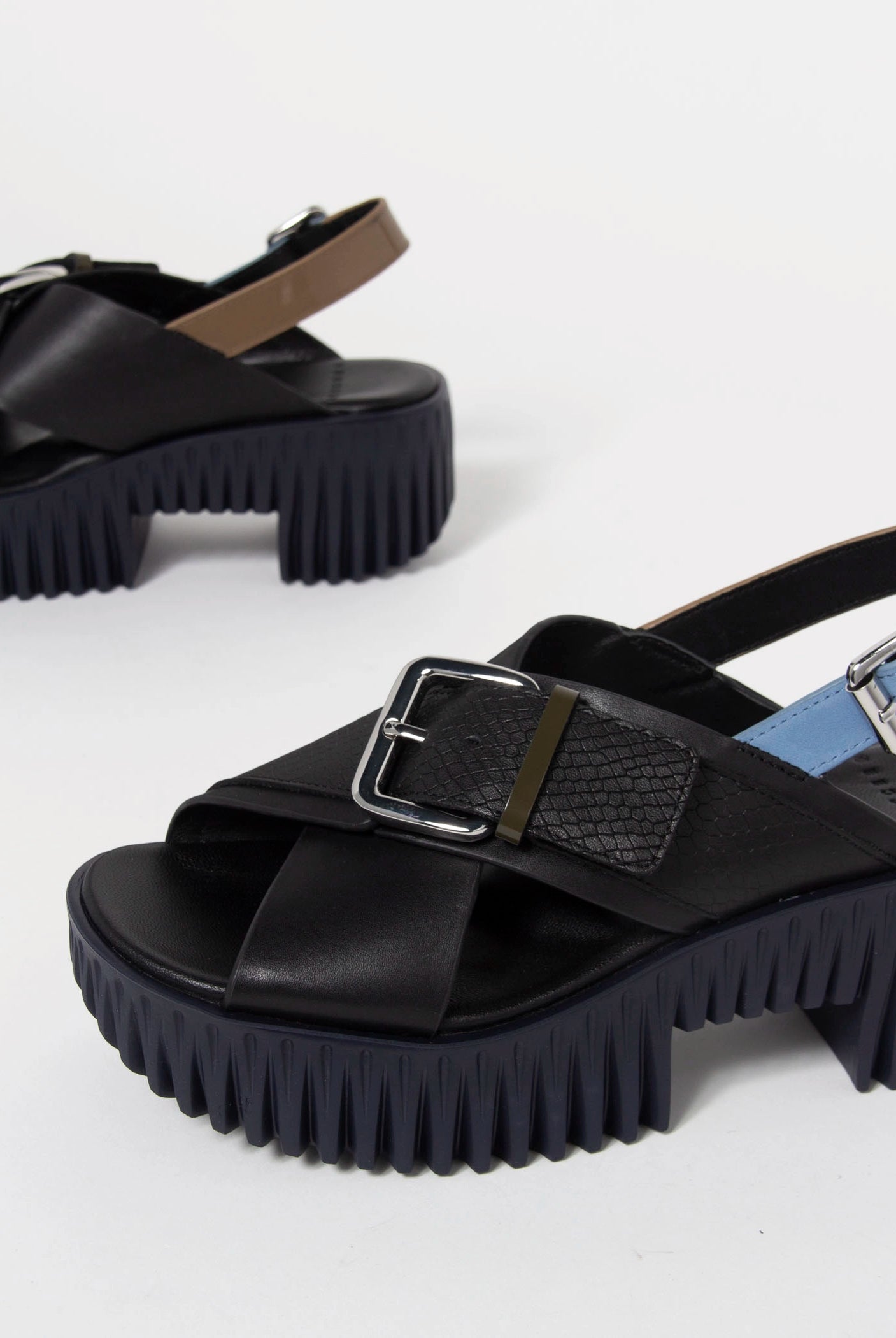swatch_Cosmos 4ccccees plia juno platform sandal