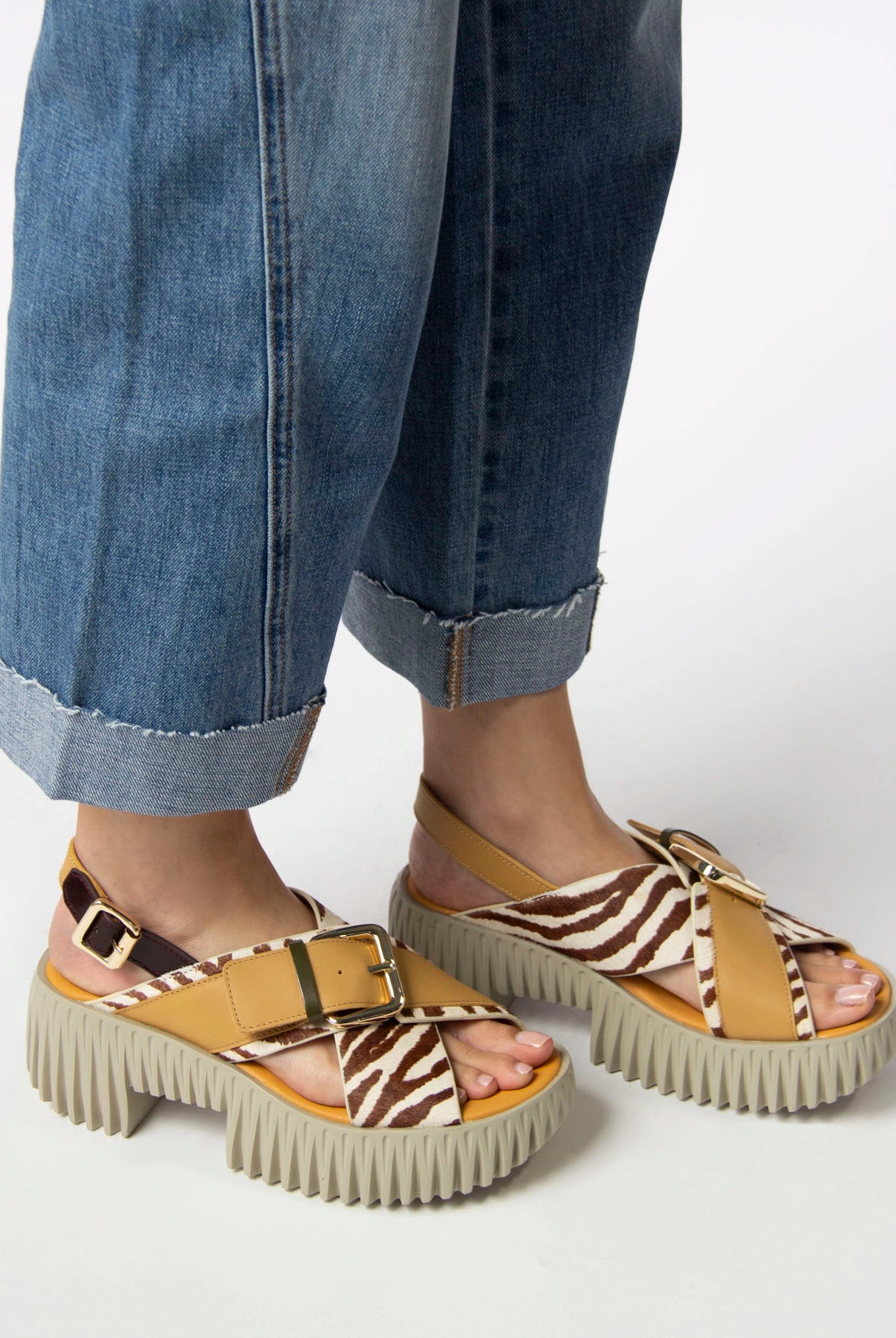 swatch_Zebra Mix 4ccccees plia juno platform sandal