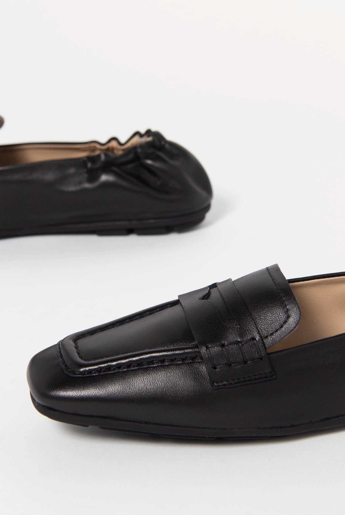 swatch_Black Leather driving moccasin loafers shoes
