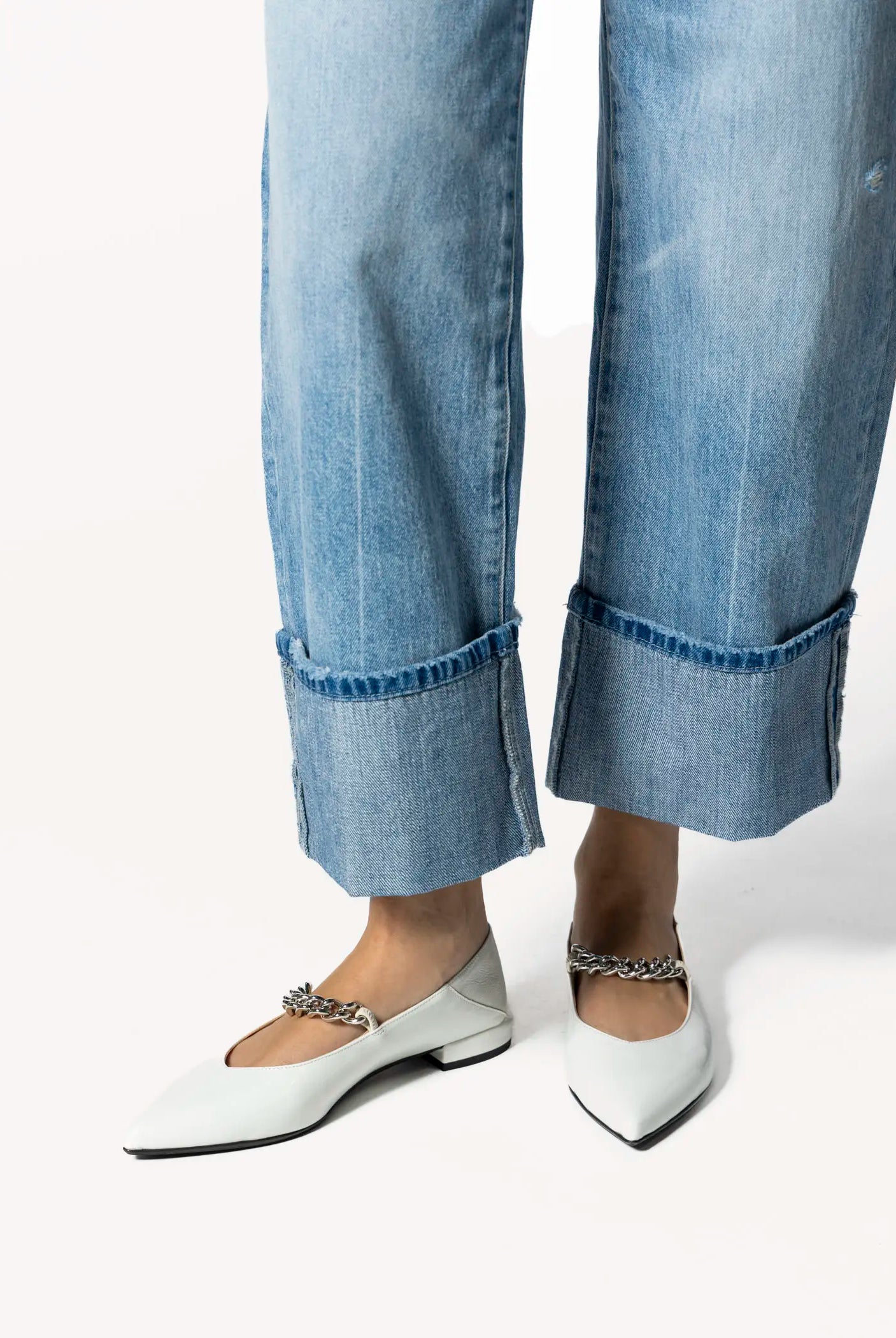 swatch_ivory patent flat with chain flat shoes