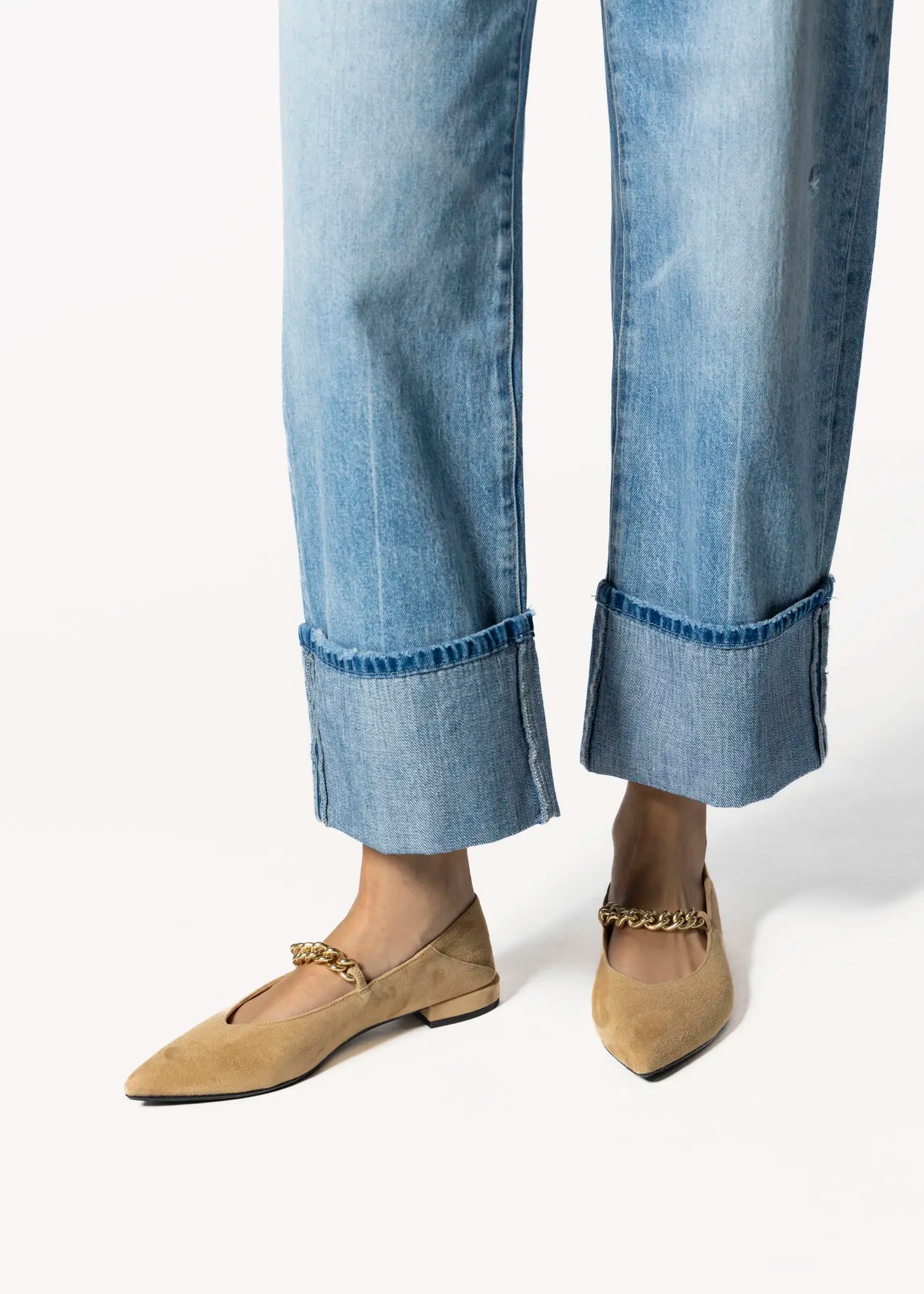 swatch_sand suede flat with chain flat shoes