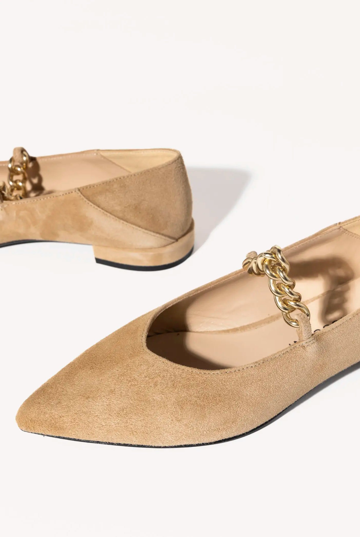 swatch_sand suede flat with chain flat shoes