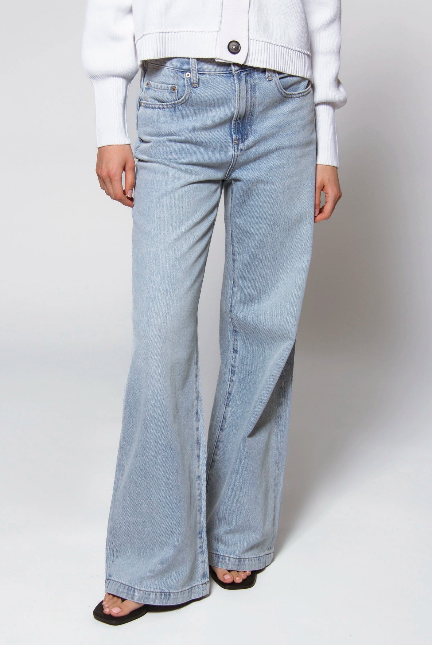 swatch_Light Denim pistola jadyn palazzo jeans