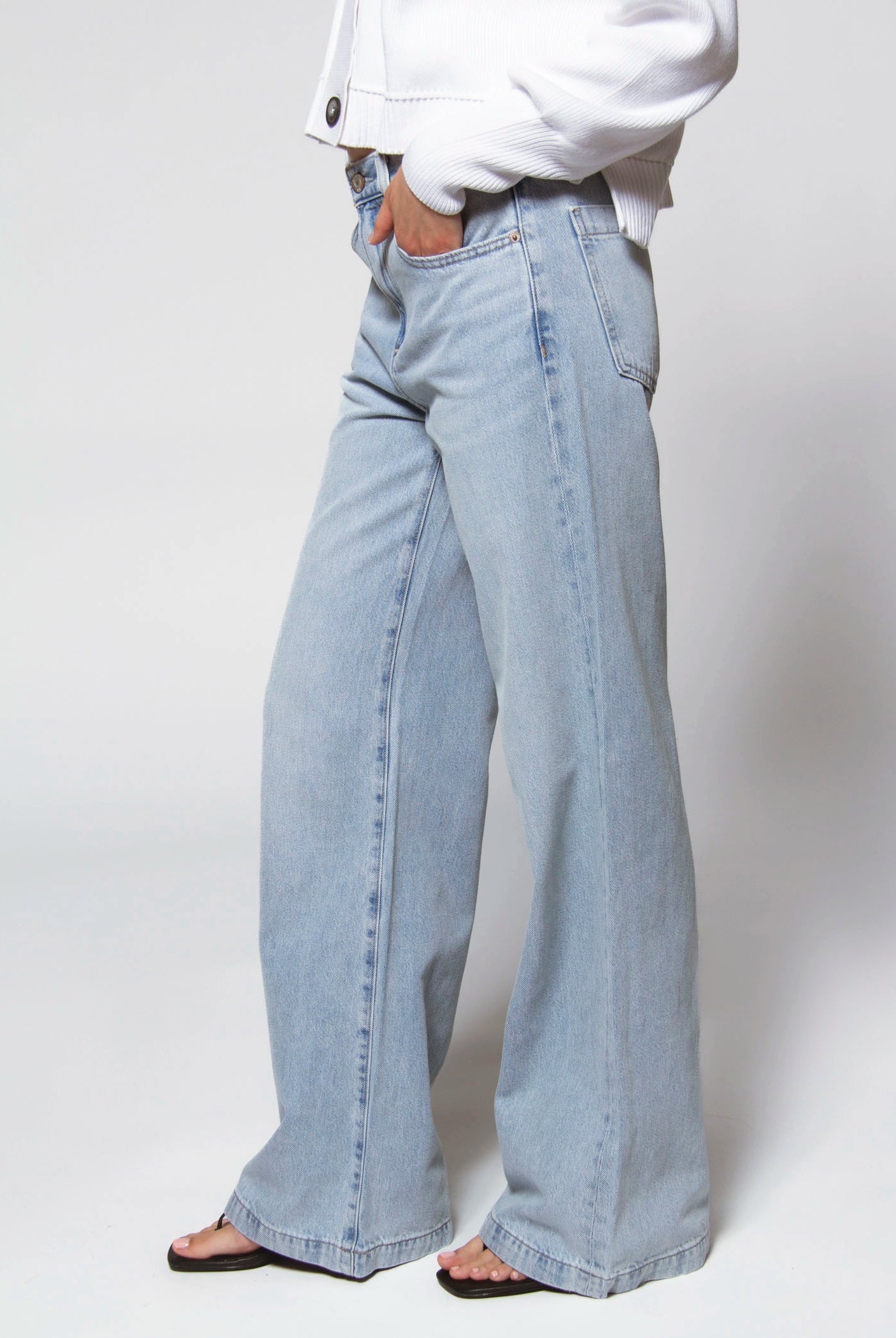 swatch_Light Denim pistola jadyn palazzo jeans