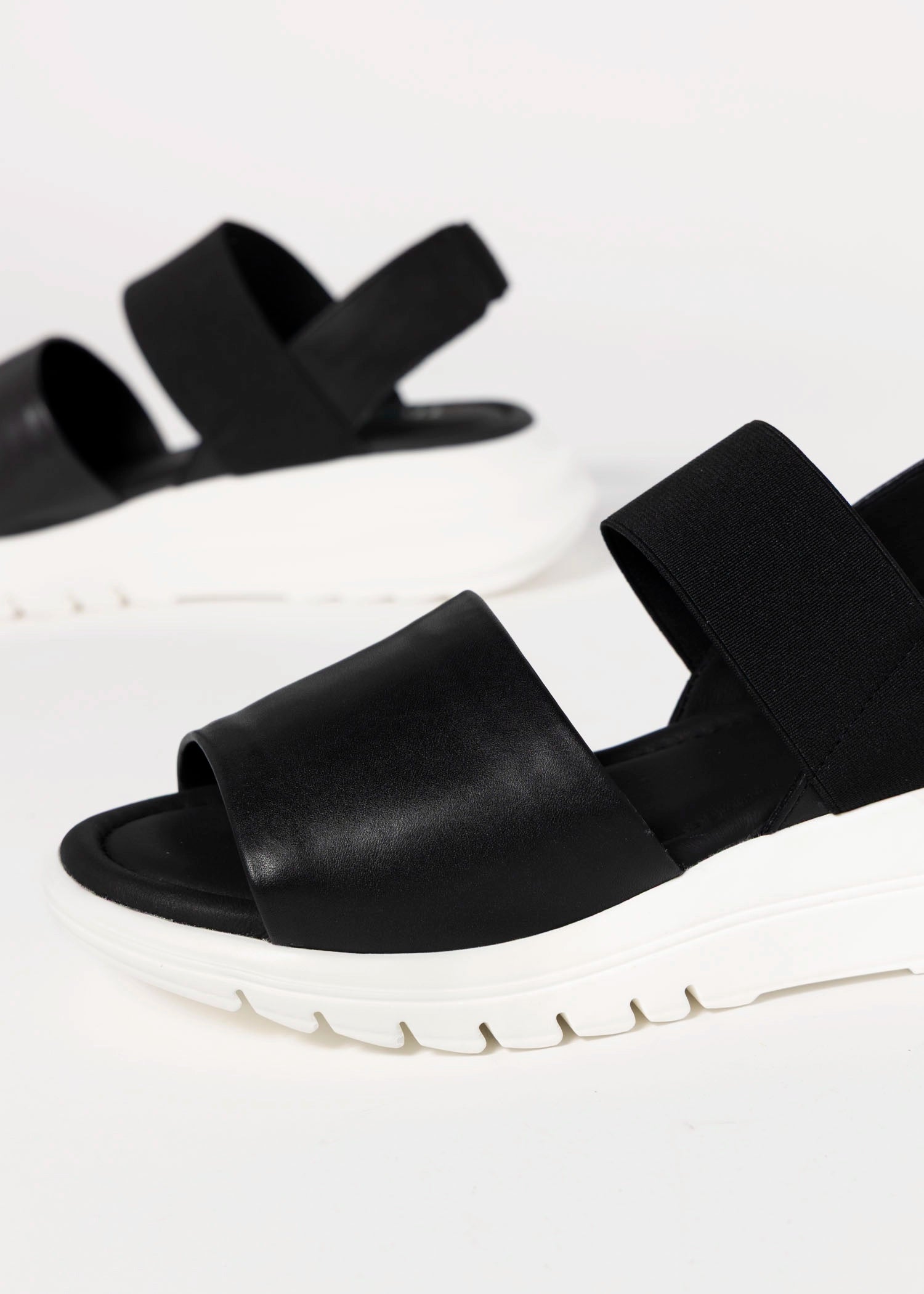 swatch_Black the flexx tuana comfort sandal