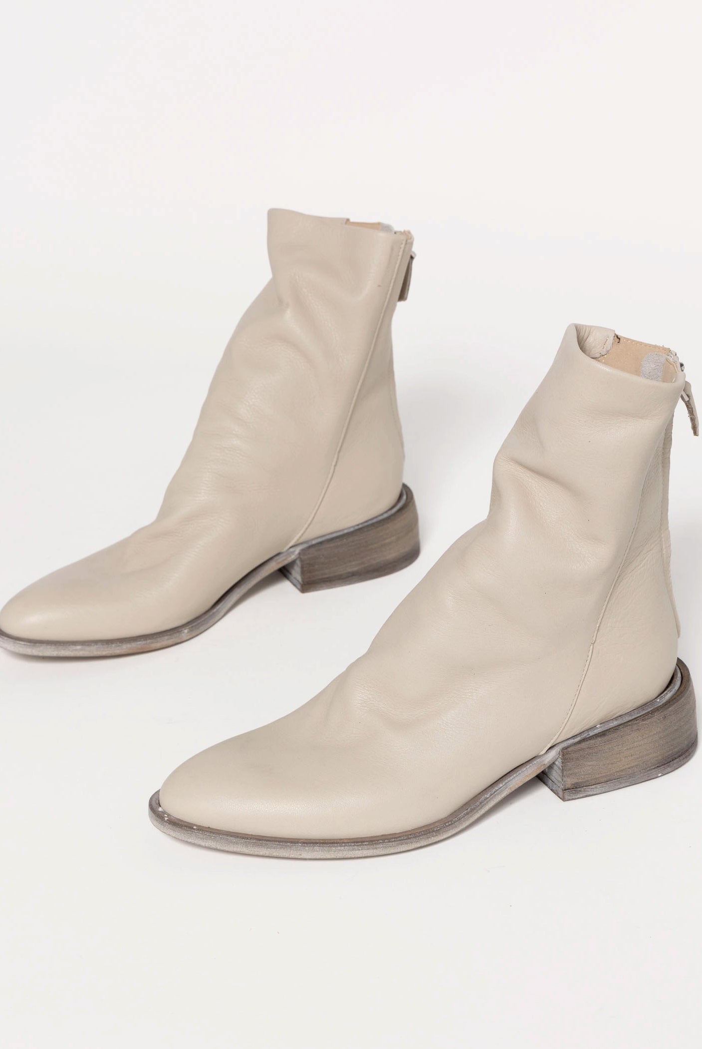 swatch_Off White Leather l'idea ruched ankle boot