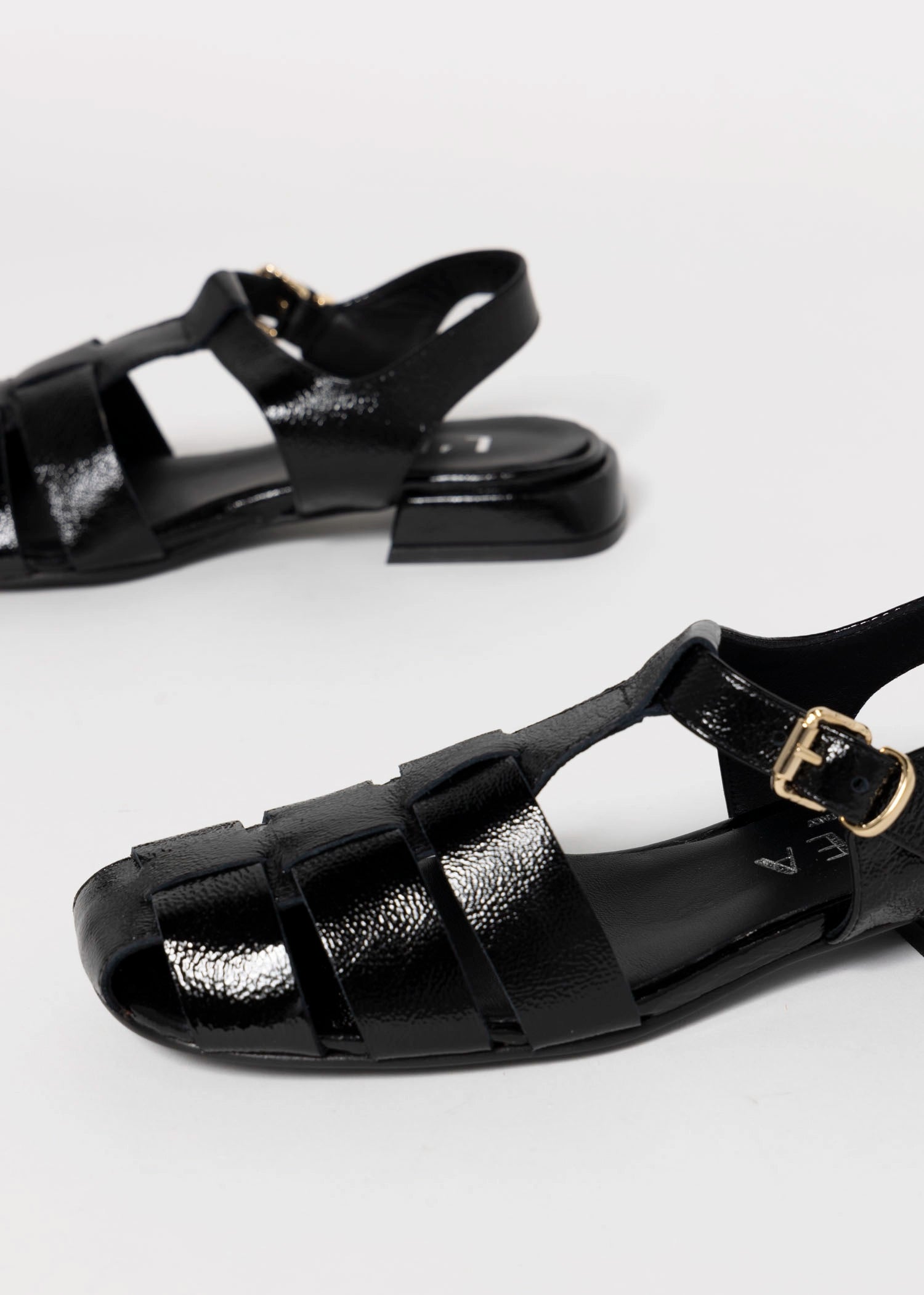 swatch_Black Patent l'idea flat fisherman sandal