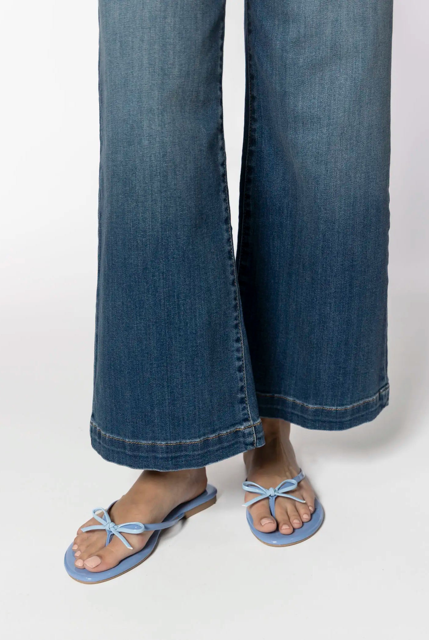 swatch_blue wishlist flip flop flat sandals