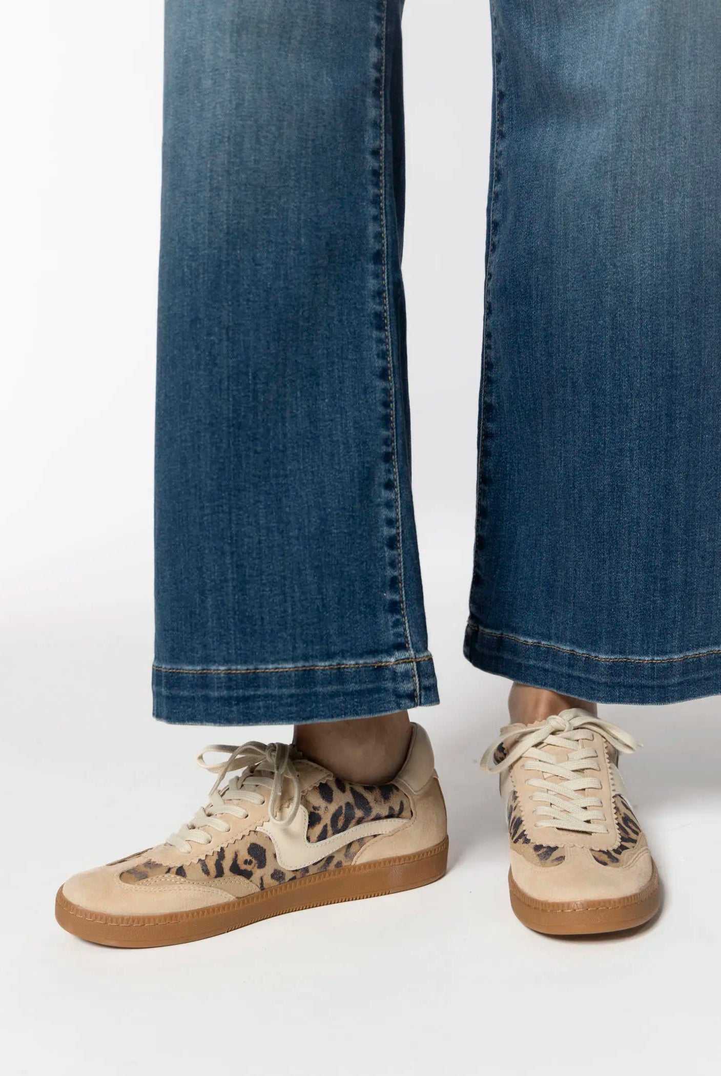 swatch_light leopard notice leopard sneaker shoes