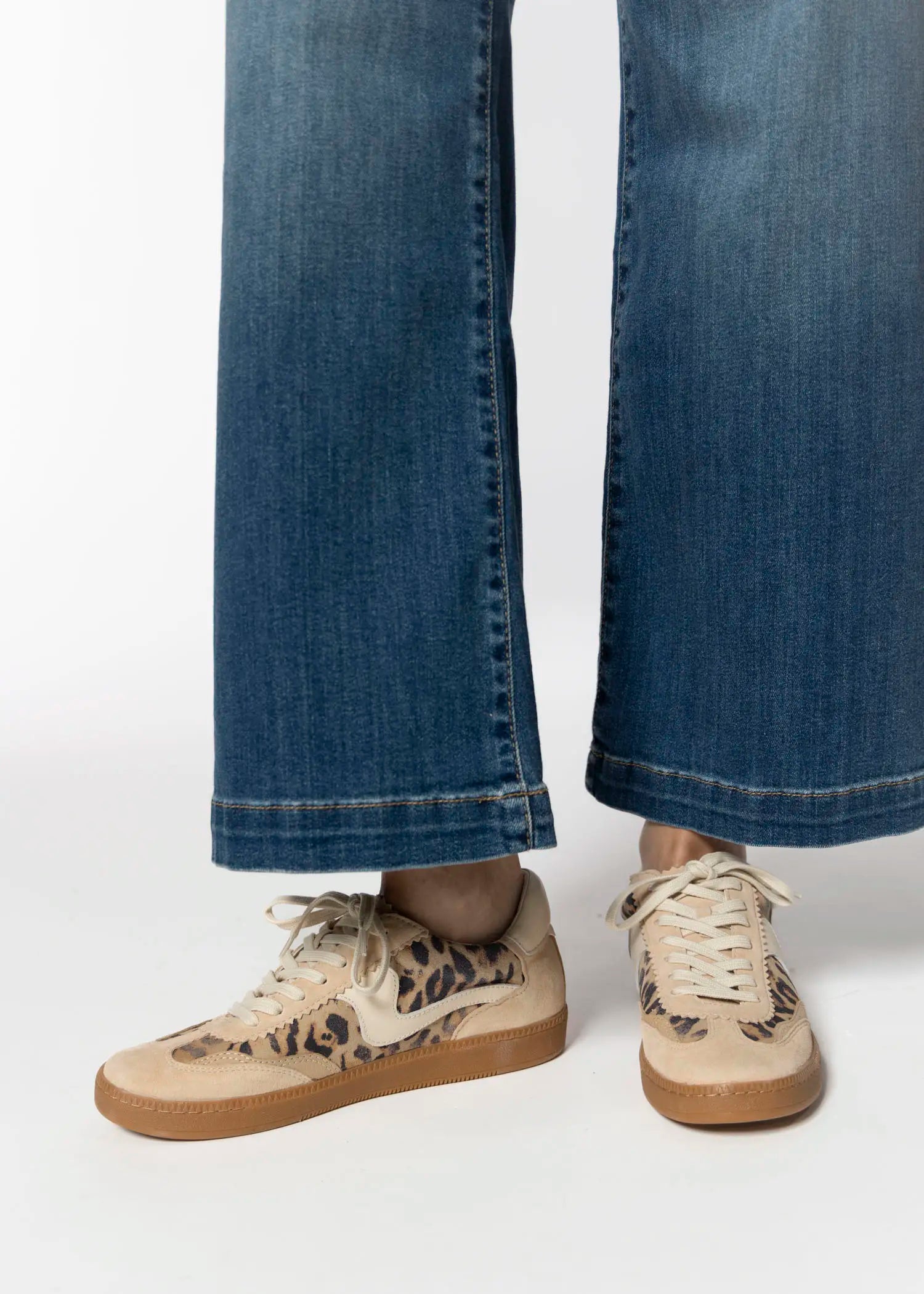 swatch_light leopard notice leopard sneaker shoes