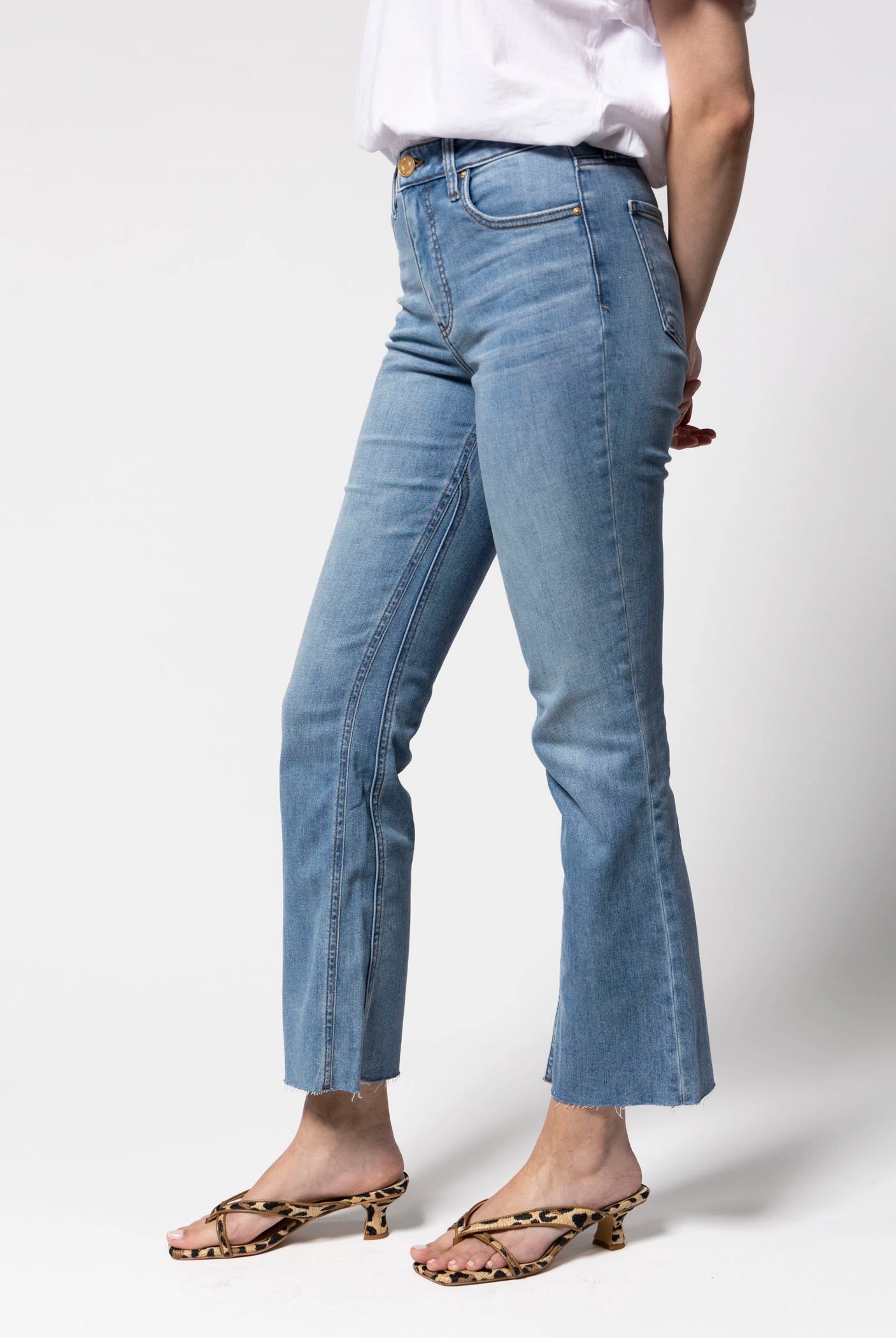 swatch_Medium Wash kut from the kloth kelsey jean