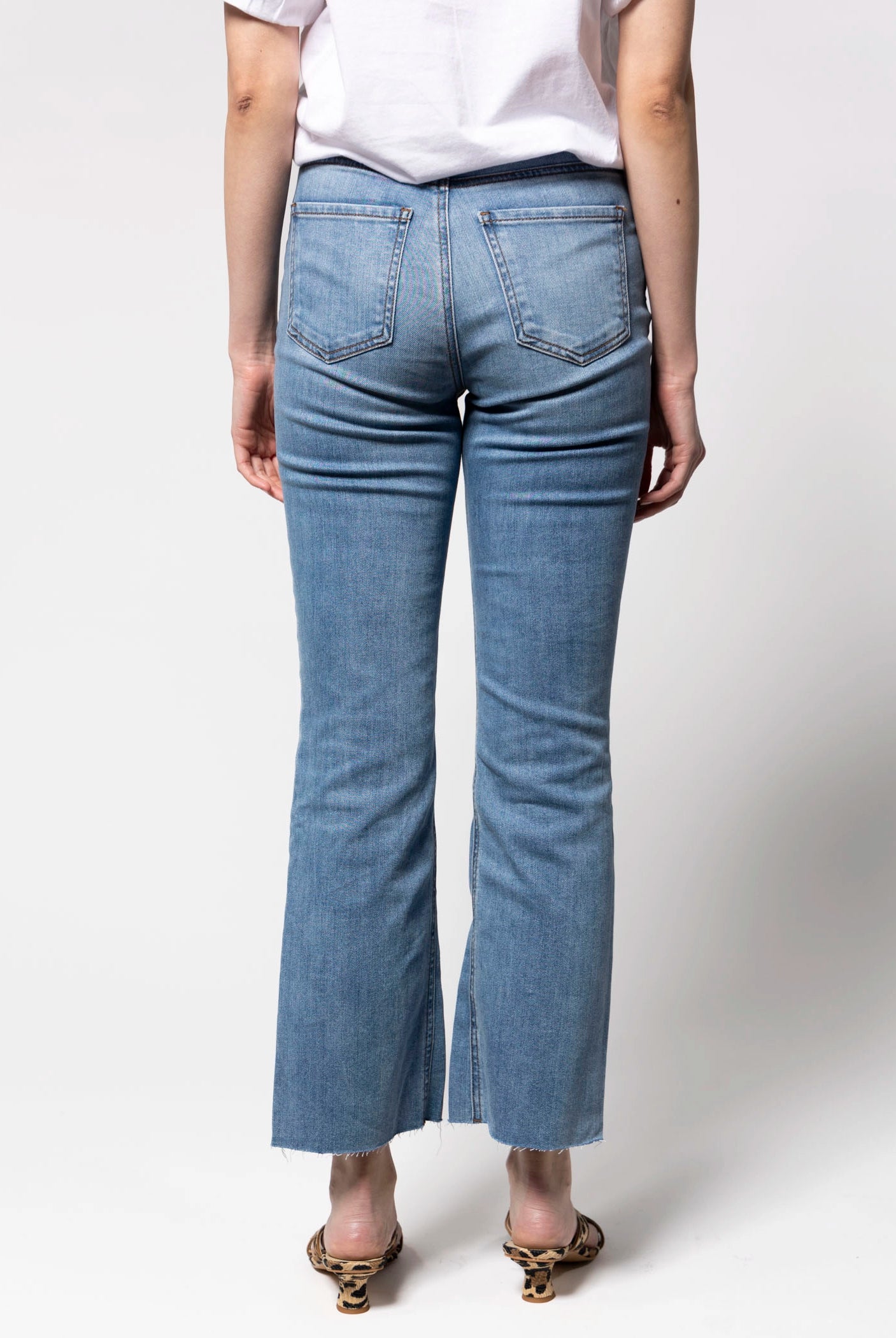 swatch_Medium Wash kut from the kloth kelsey jean