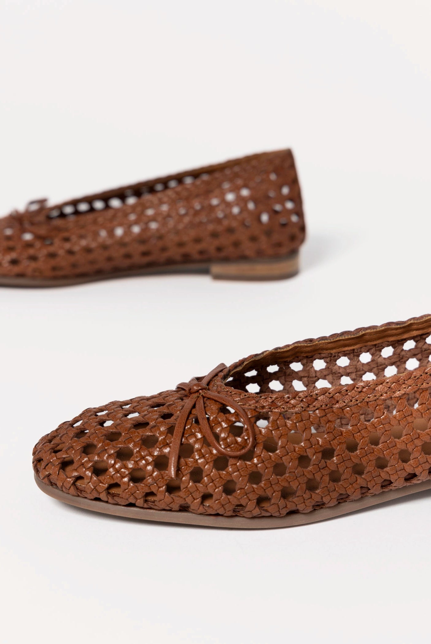 swatch_Tan Leather seychelles flagstaff woven flat