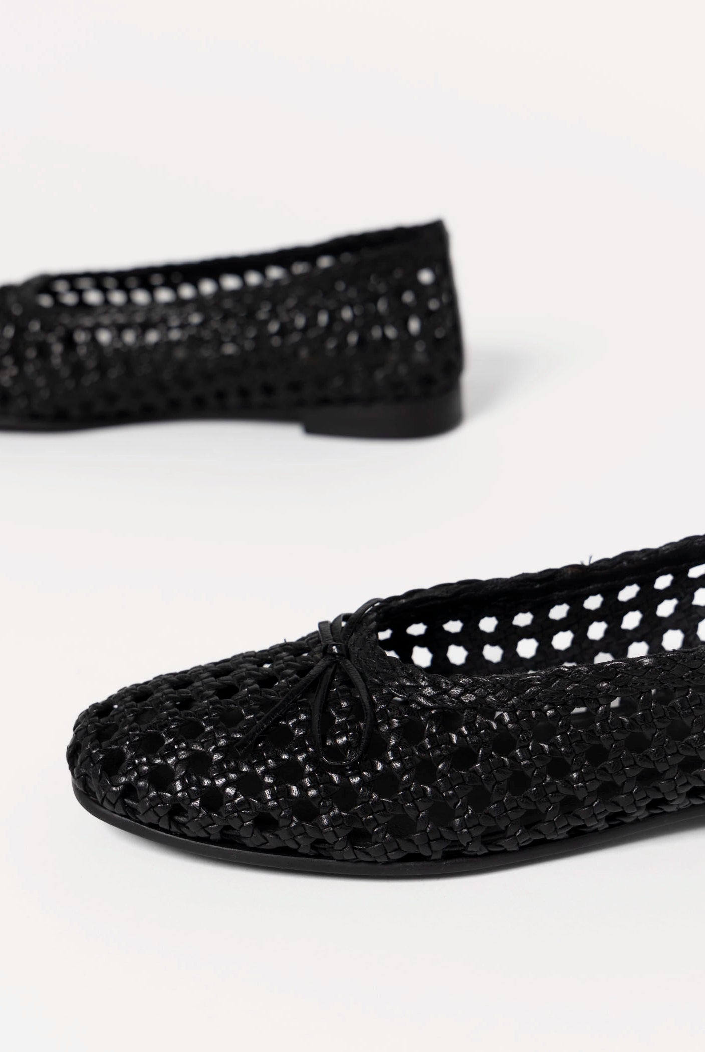 swatch_Black Leather seychelles flagstaff woven flat