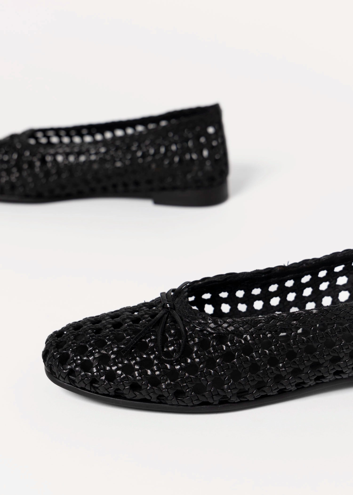 swatch_Black Leather seychelles flagstaff woven flat