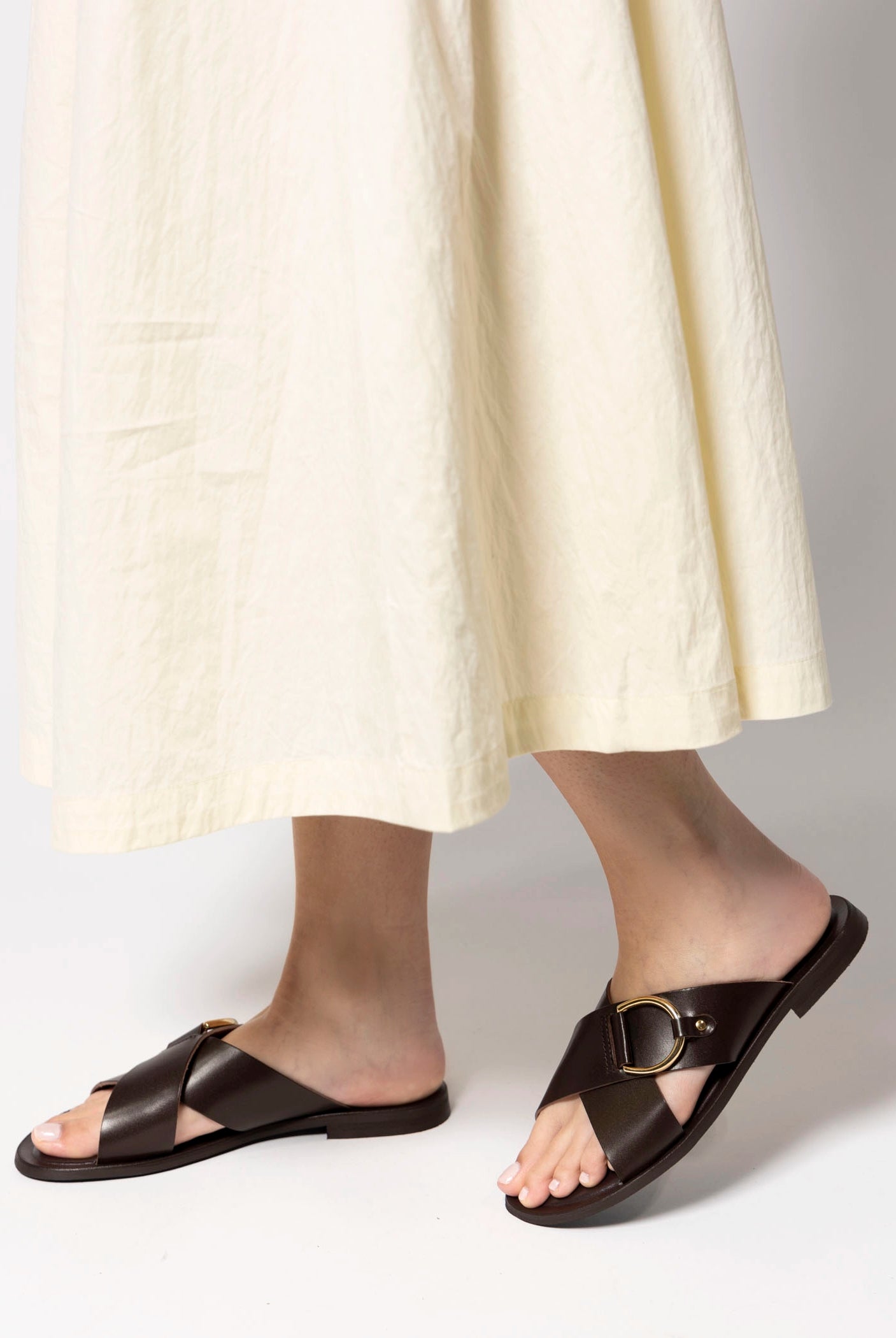 swatch_Brown Leather l'idea crossband flat sandal