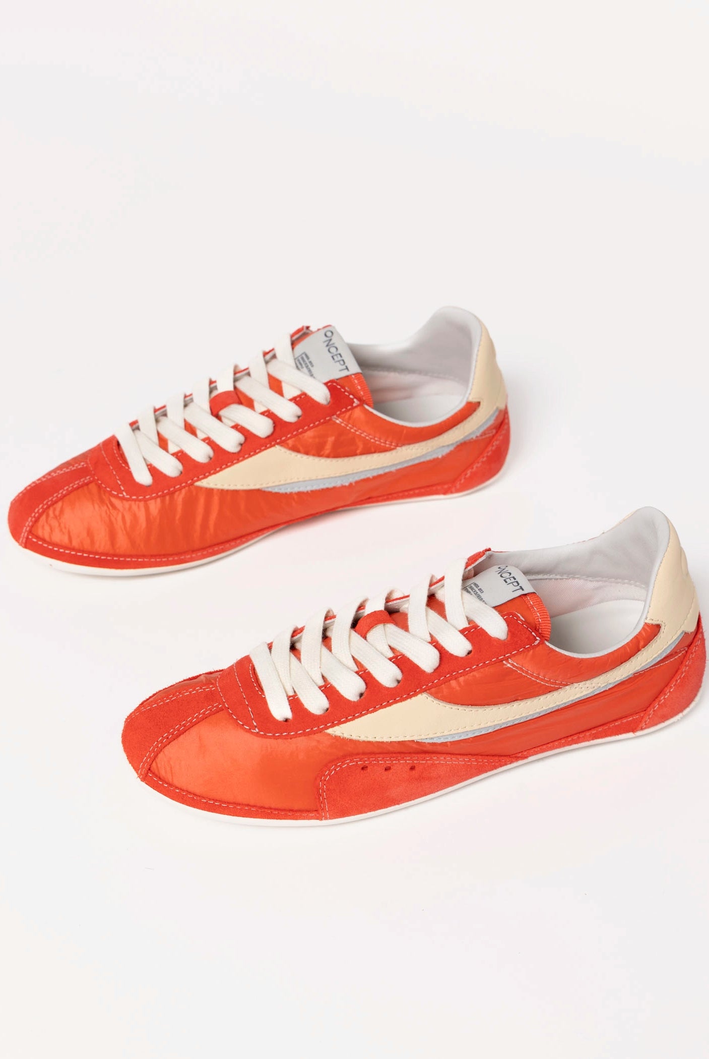 swatch_Grenadine oncept temple sneaker