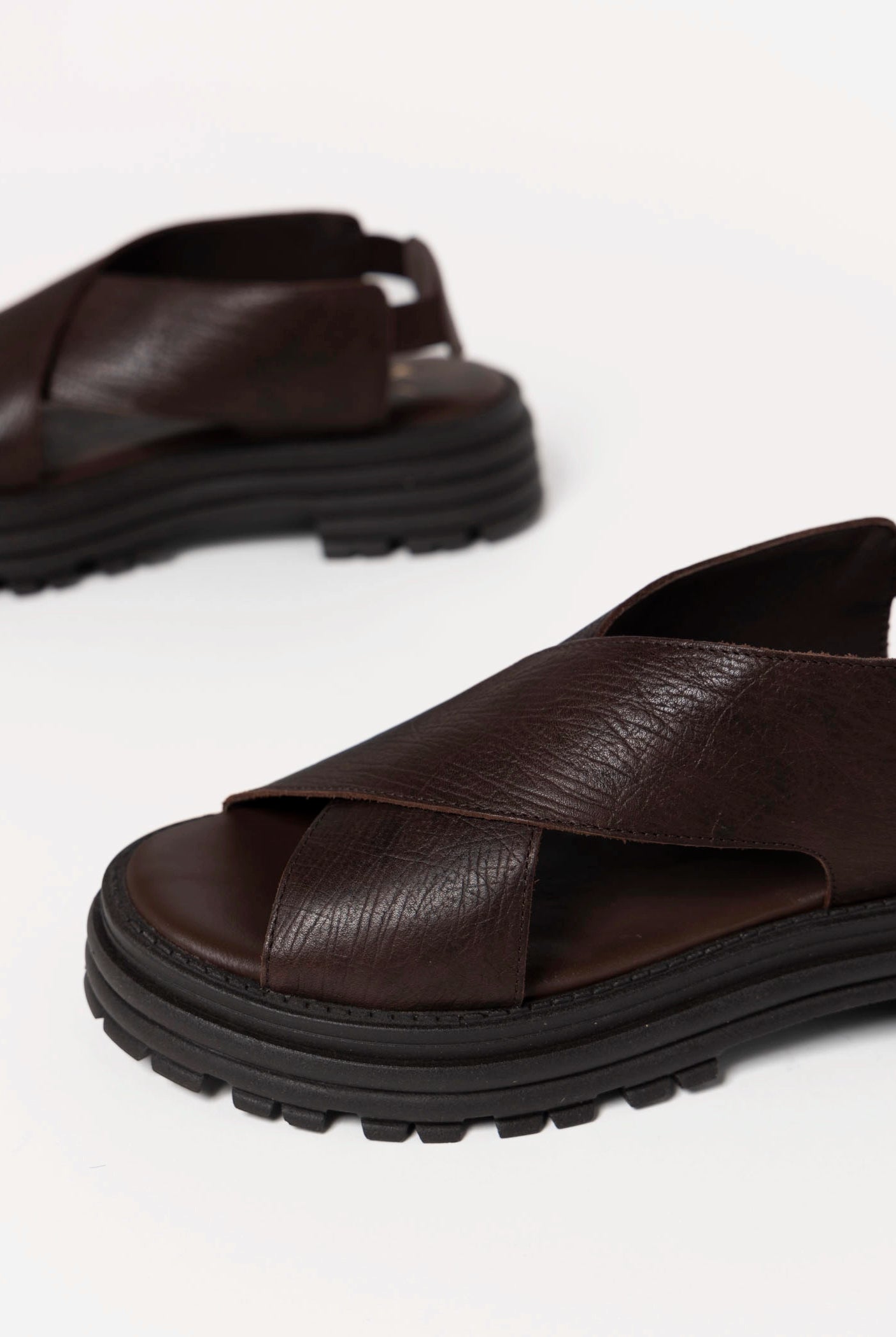 swatch_Chocolate Leather kmb dafne sandal