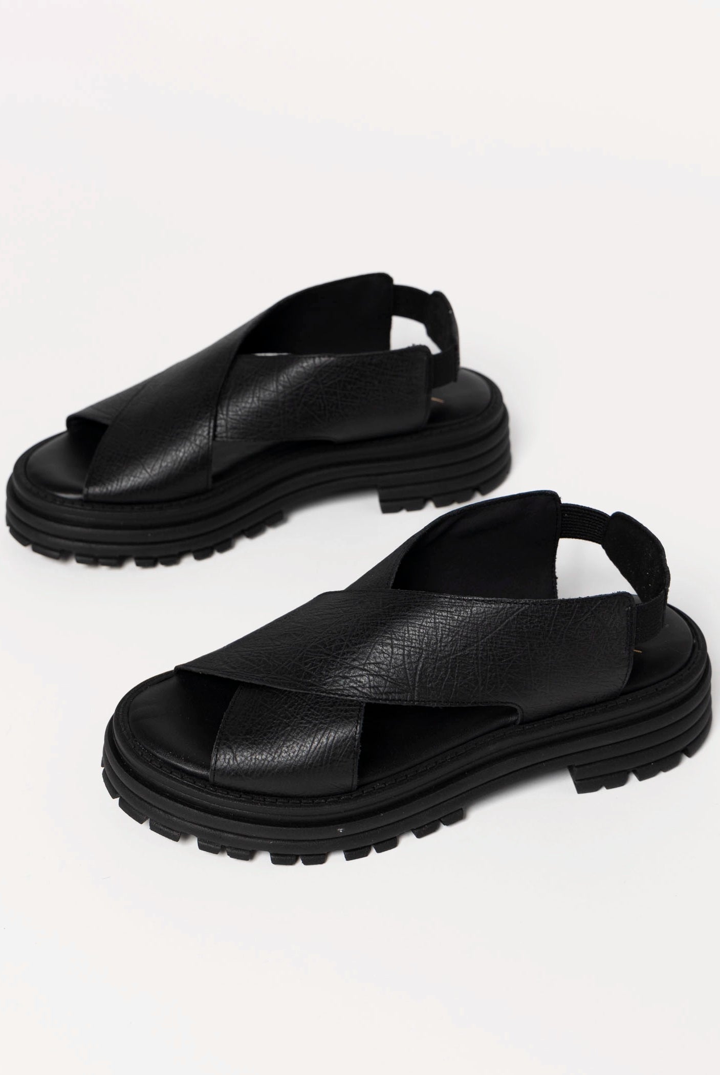 swatch_Black Leather kmb dafne sandal